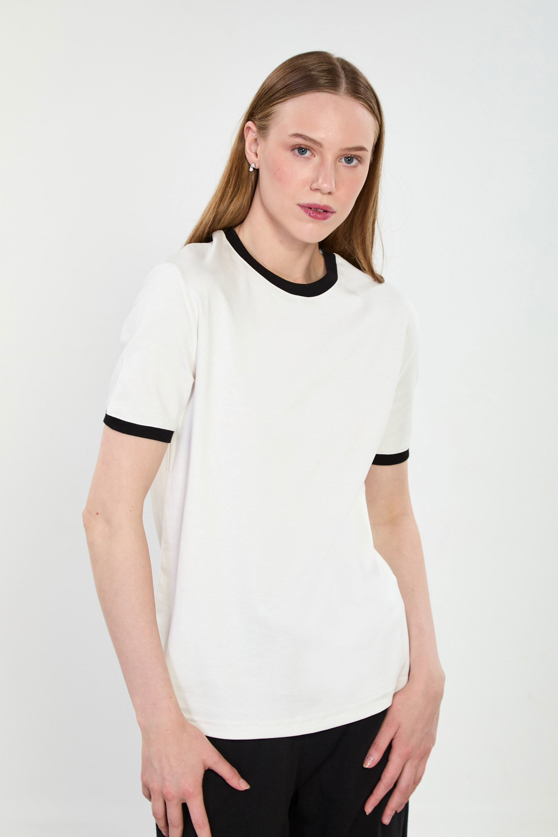 Kadın Bisiklet Yaka Ribanalı Kısa Kollu T-Shirt - Ekru