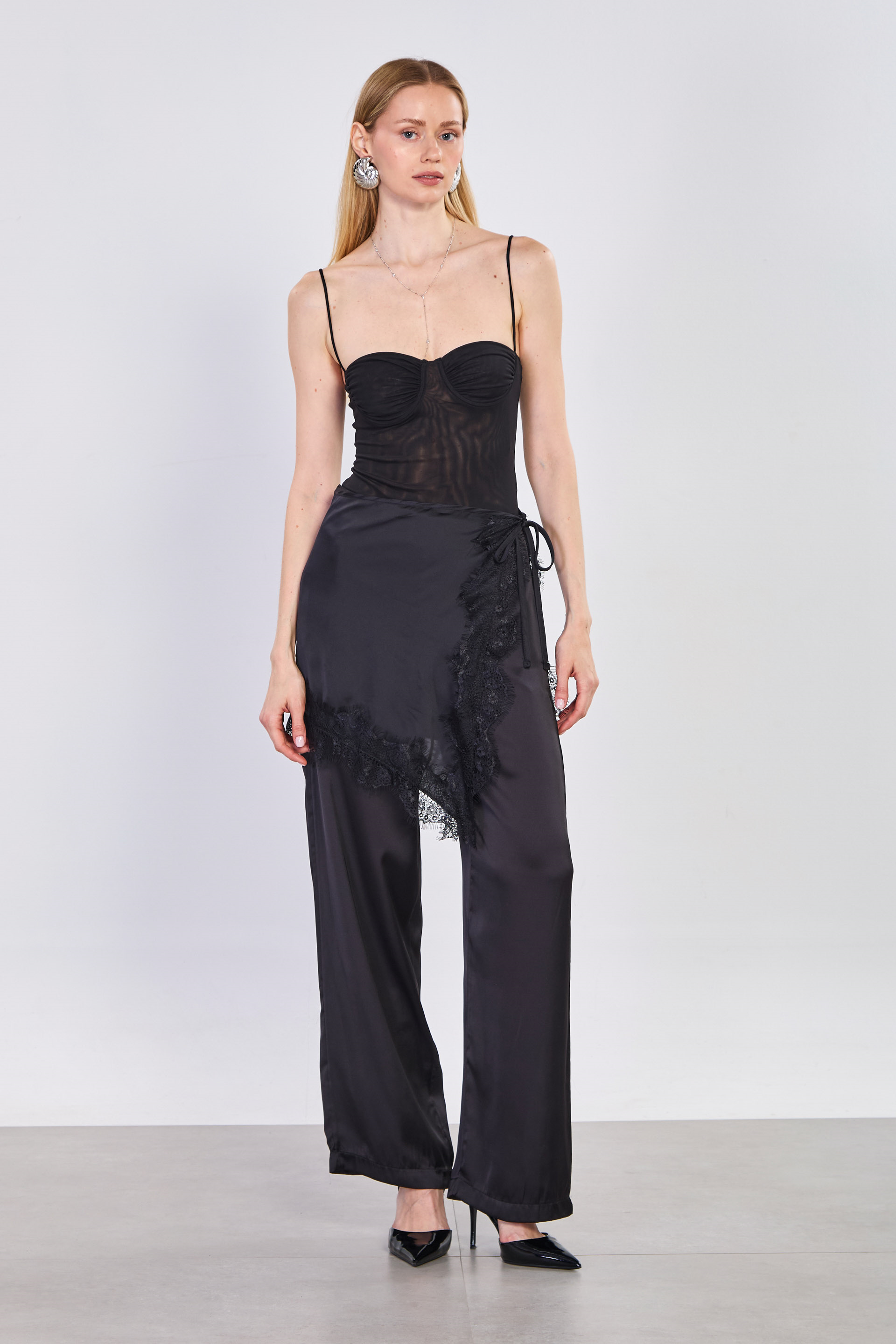 Kadın Fularlı Saten Bol Pantolon - Siyah