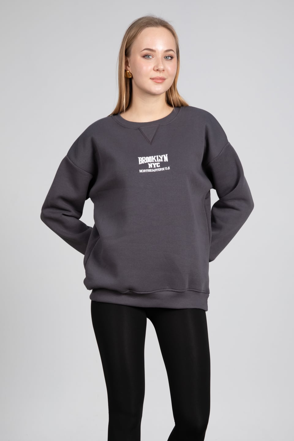 Bisiklet yaka yazı nakışlı sweatshirt-DVN0522 B.Antrasit