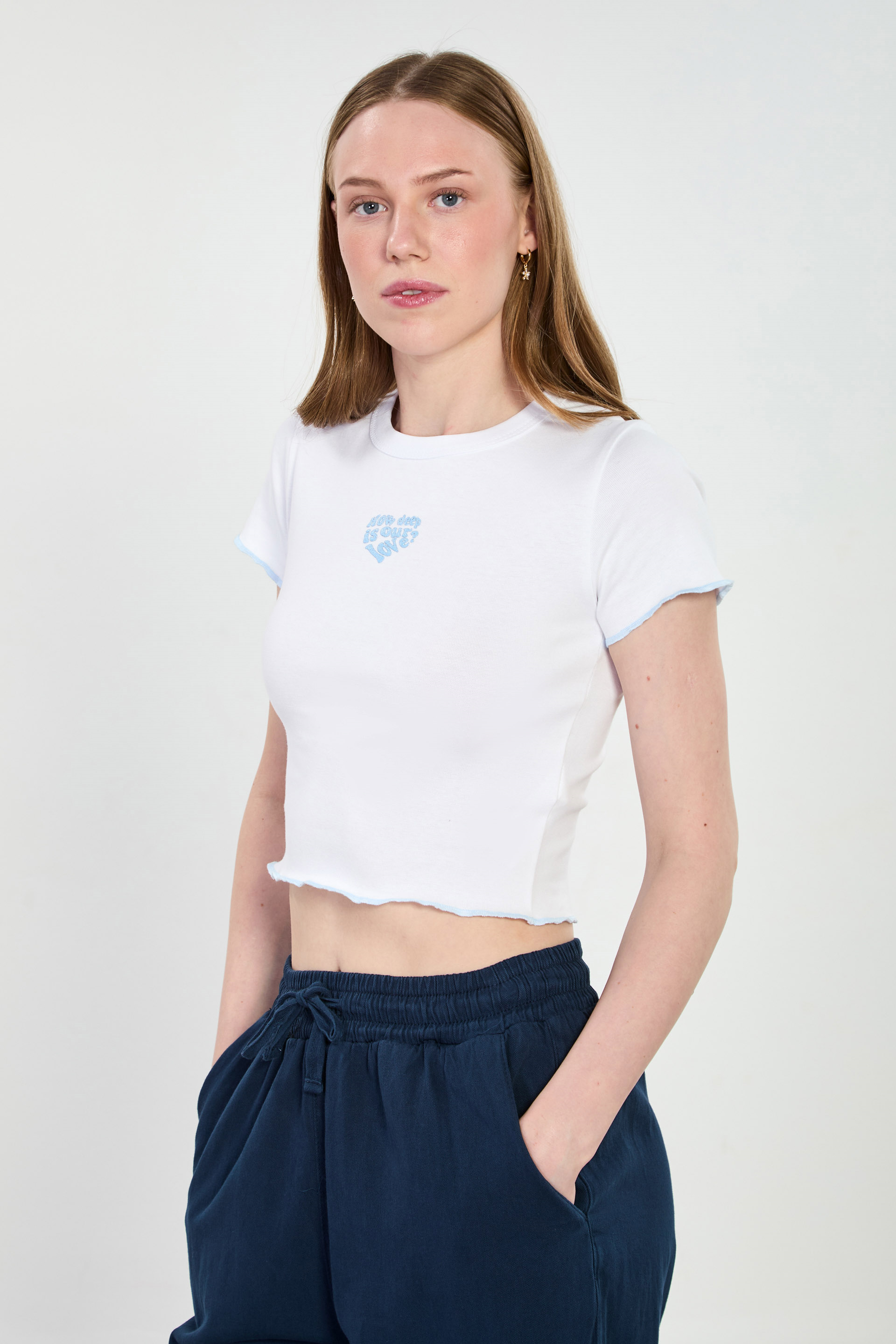 Kadın Dikiş DEtaylı Önü Baskılı Crop Body - Beyaz/Mavi