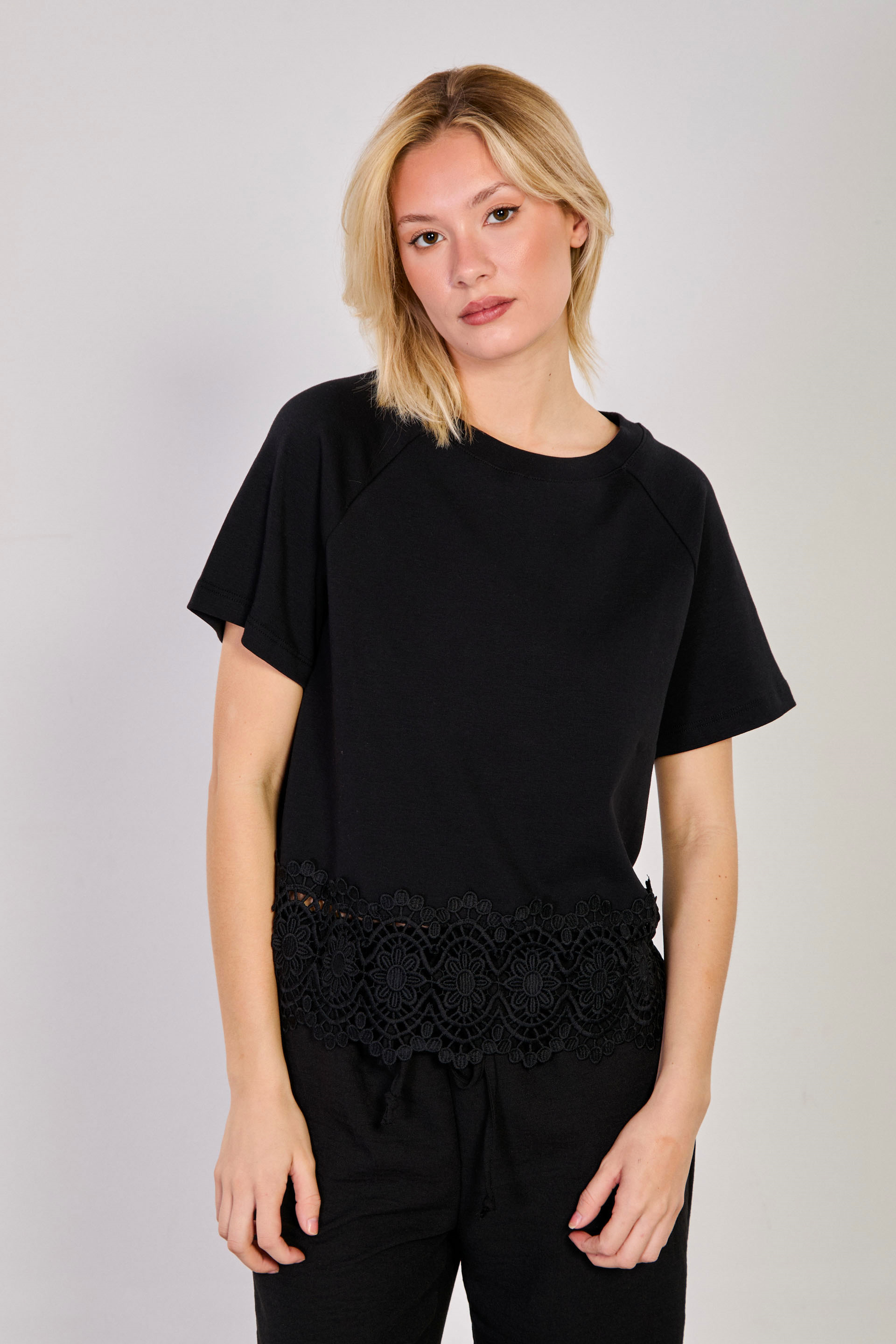 Kadın Etek Ucu Dantelli T-Shirt - Siyah