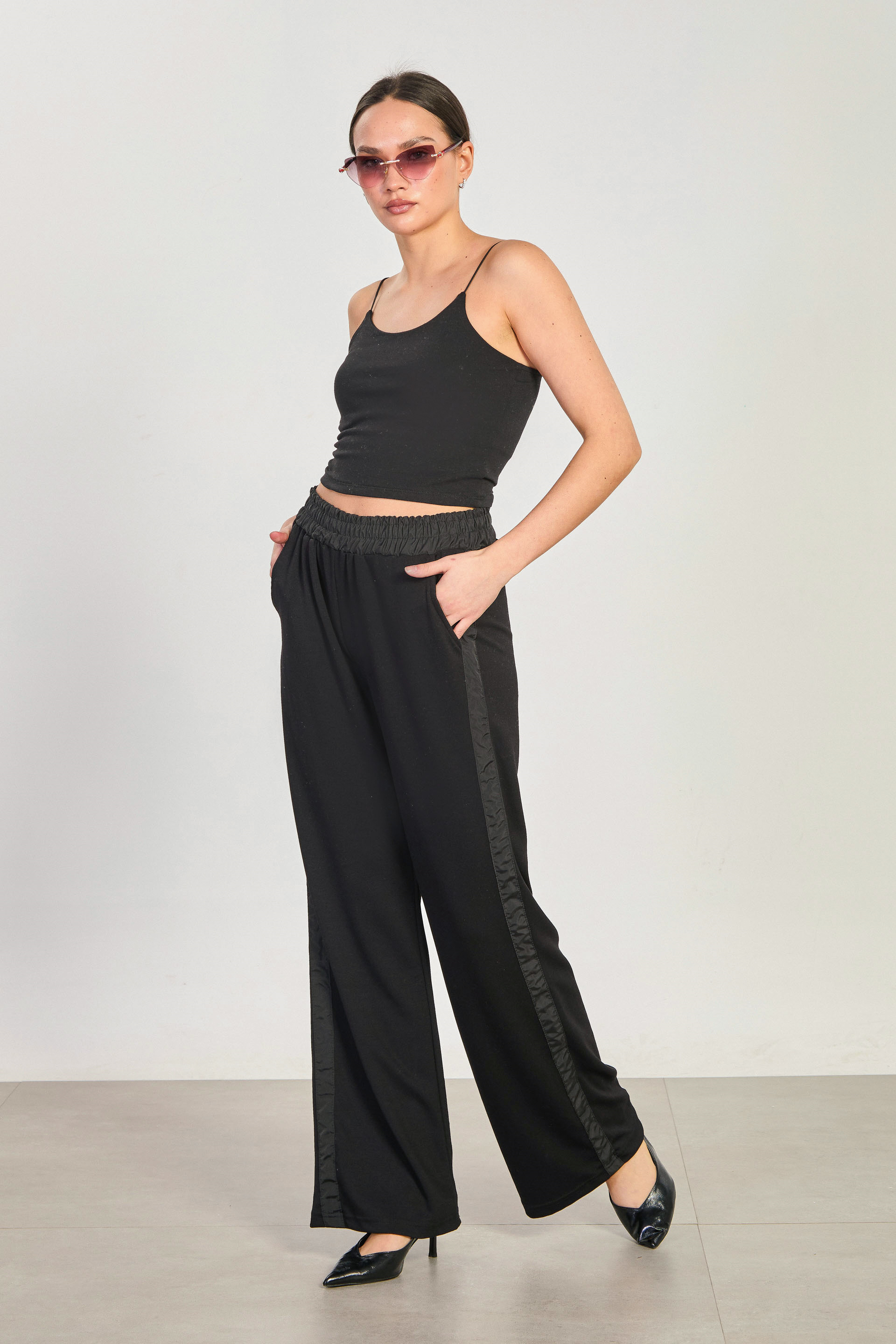 Kadın Şerit Detaylı Bol Paça Eşofman Altı - Siyah