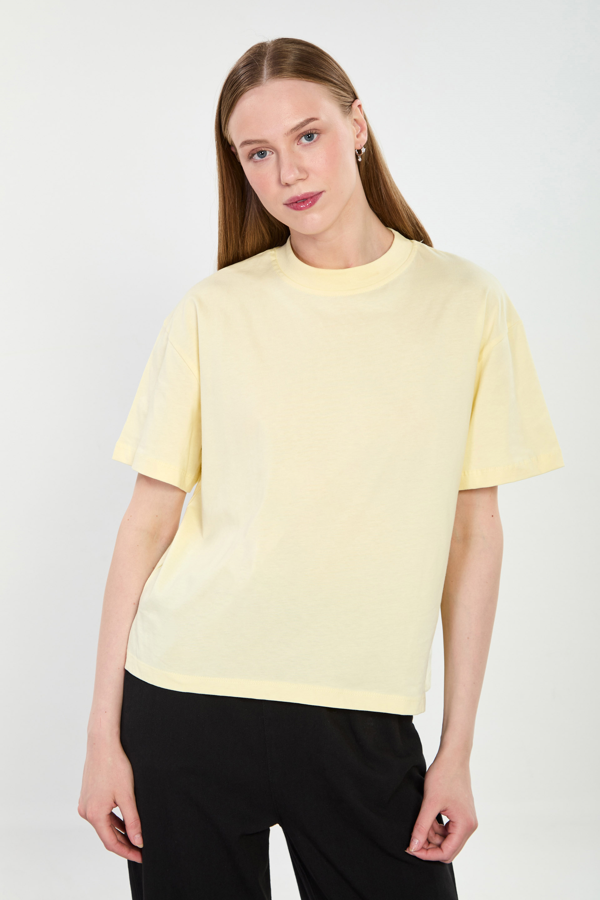 Kadın Dik Yaka Yanı Yırtmaçlı Basic T-Shirt - Sarı