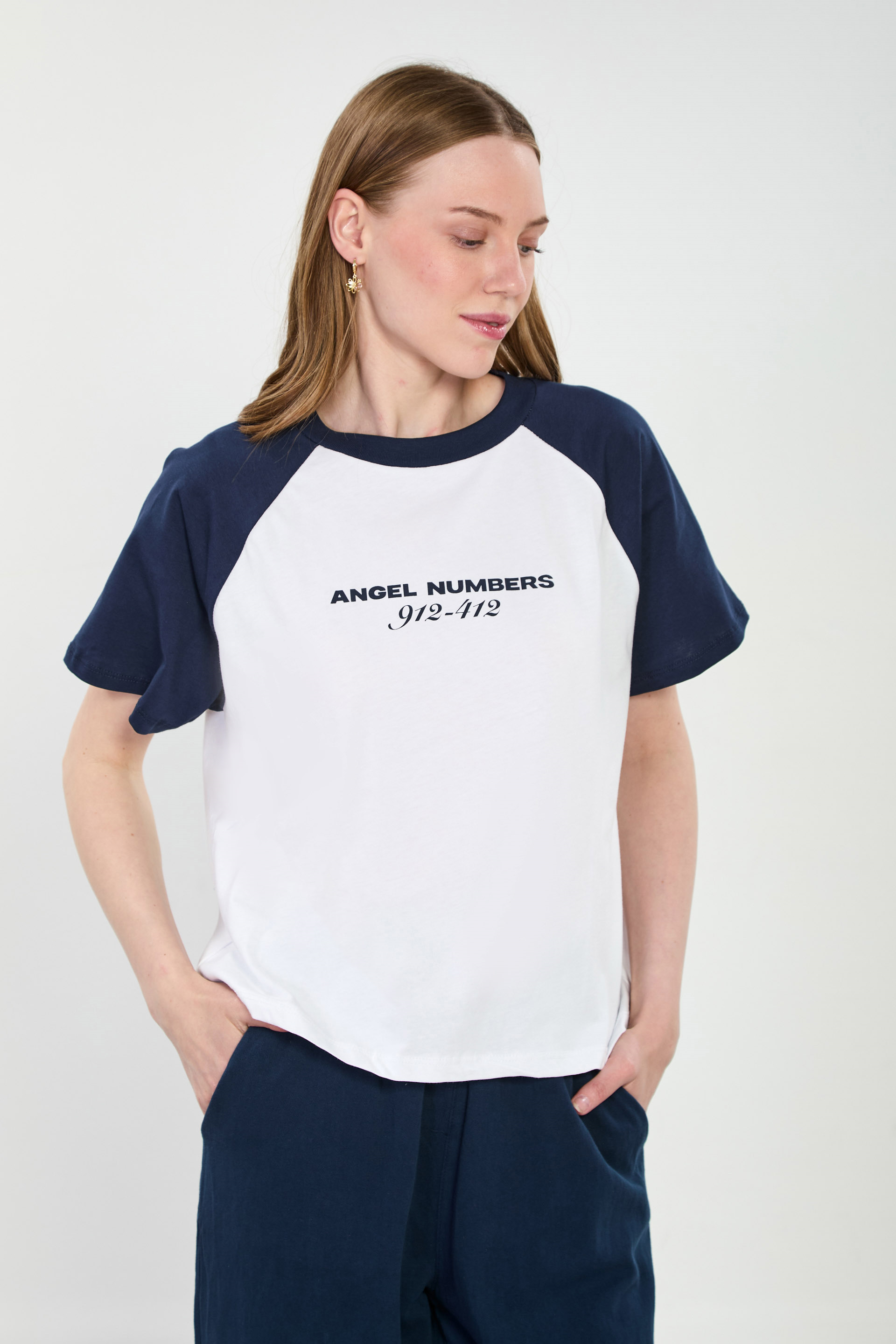 Kadın Ön Arka Baskılı Kol Garnili T-Shirt - Beyaz/Lacivert