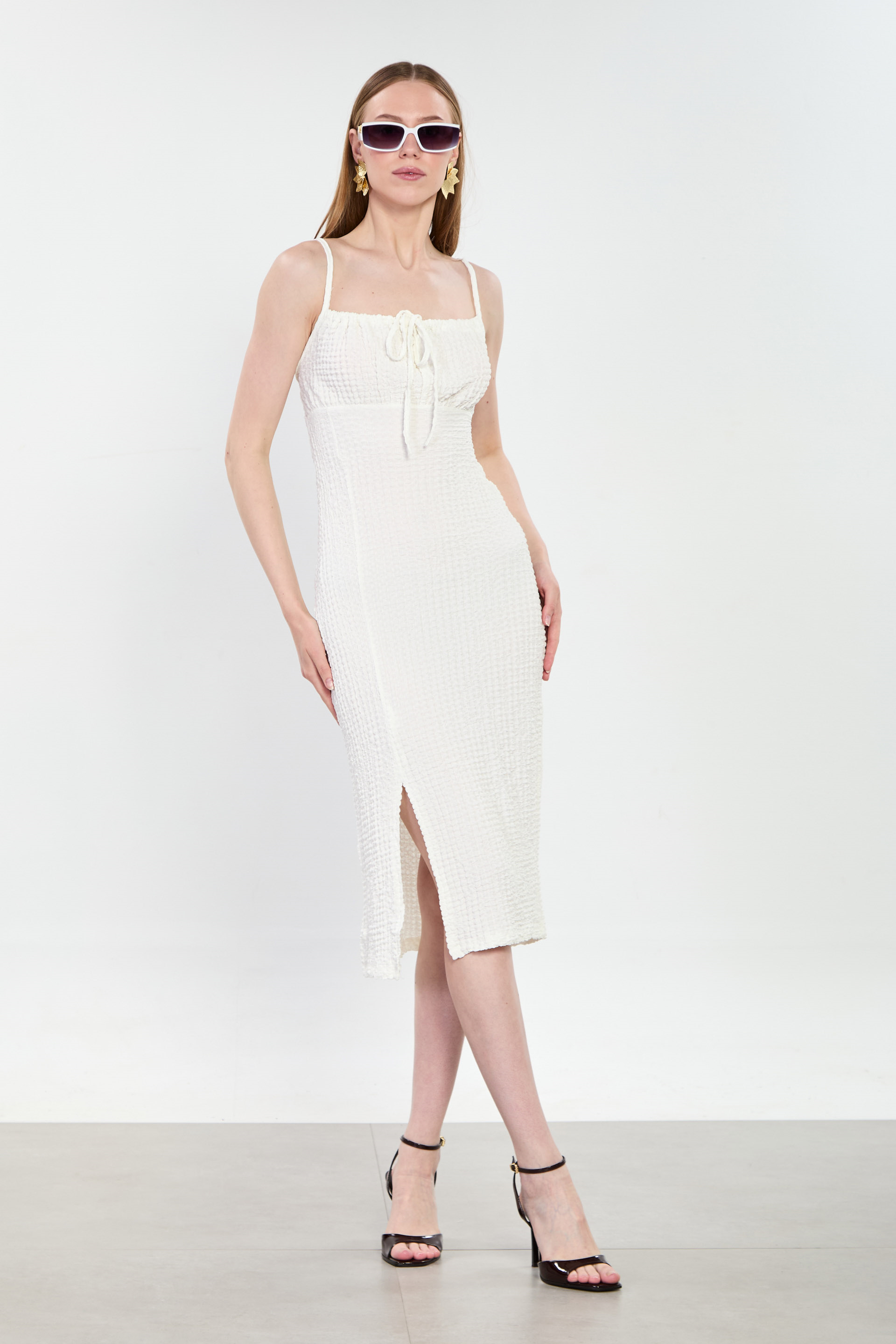 Kadın Göğüs Bağlamalı Yandan Yırtmaçlı Elbise - Beyaz