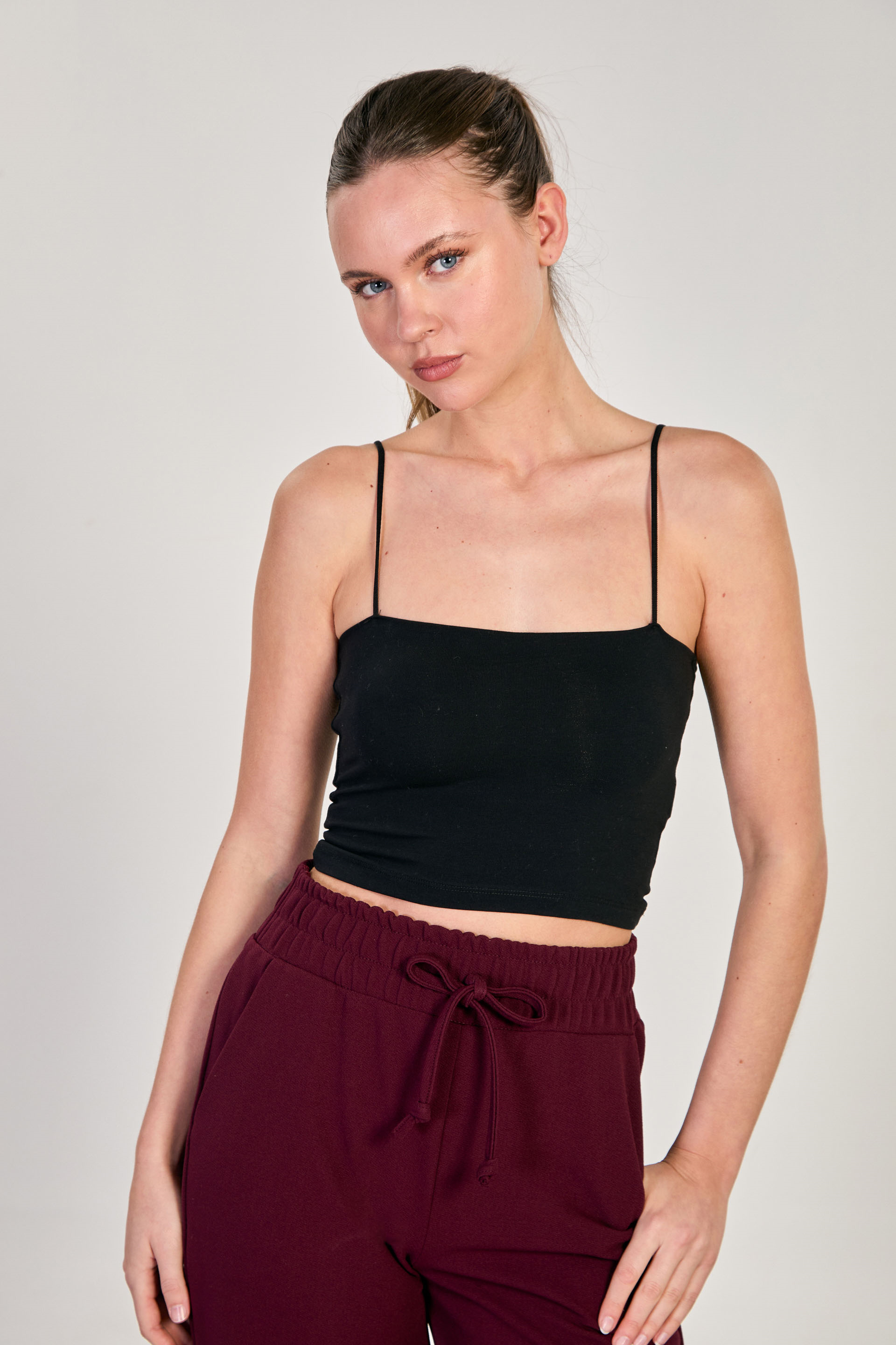 Kadın Göğüs Pedli Askılı Crop Atlet - Siyah