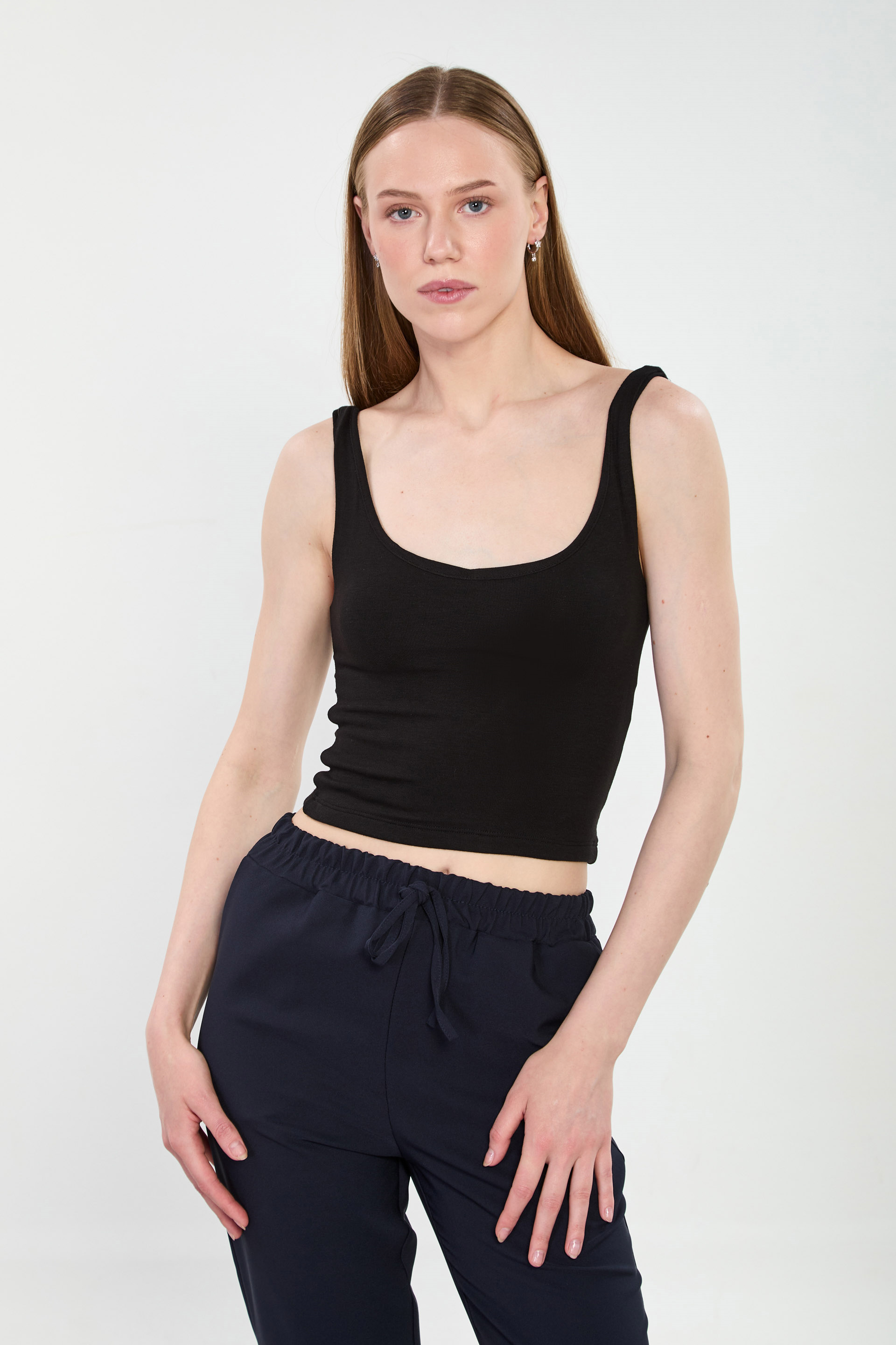 Kadın V Yaka Kalın Askılı Crop Top - Siyah