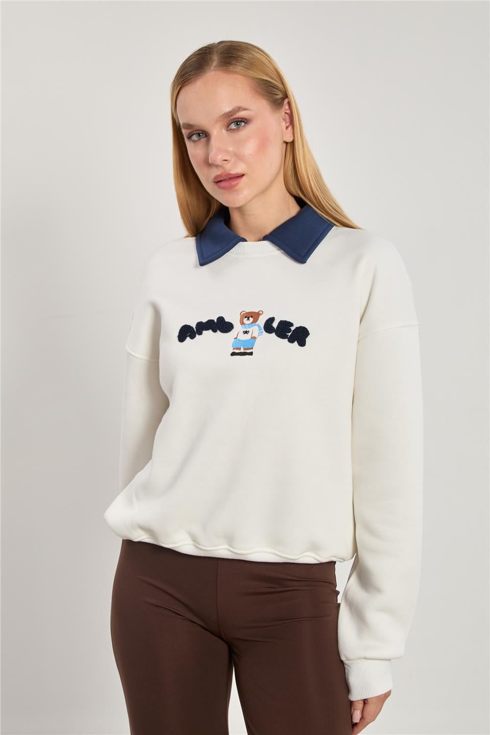Kadın Polo Yaka Ayı Baskılı Sweatshirt - Ekru