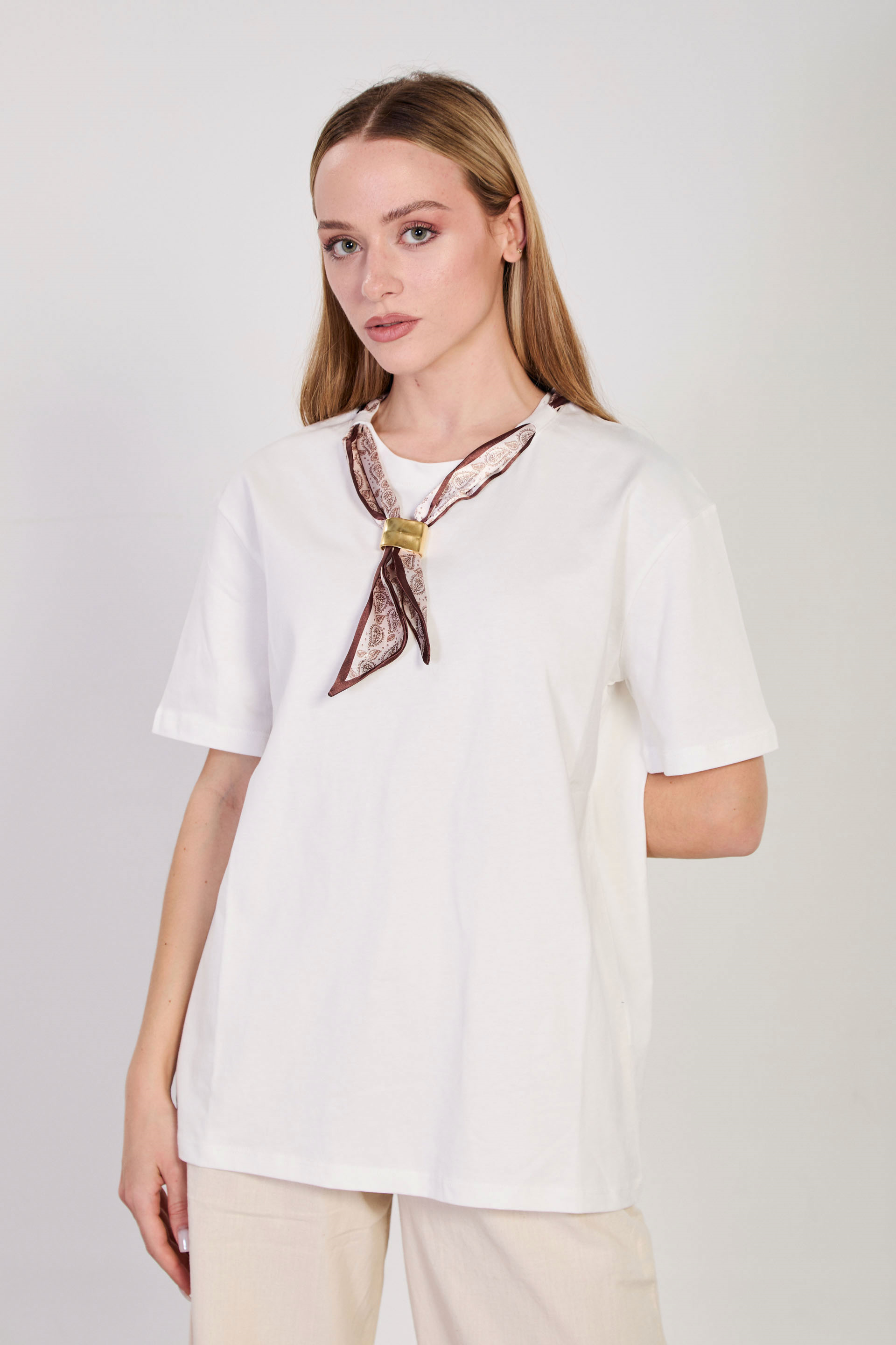 Kadın Yaka Fularlı T-Shirt - Ekru