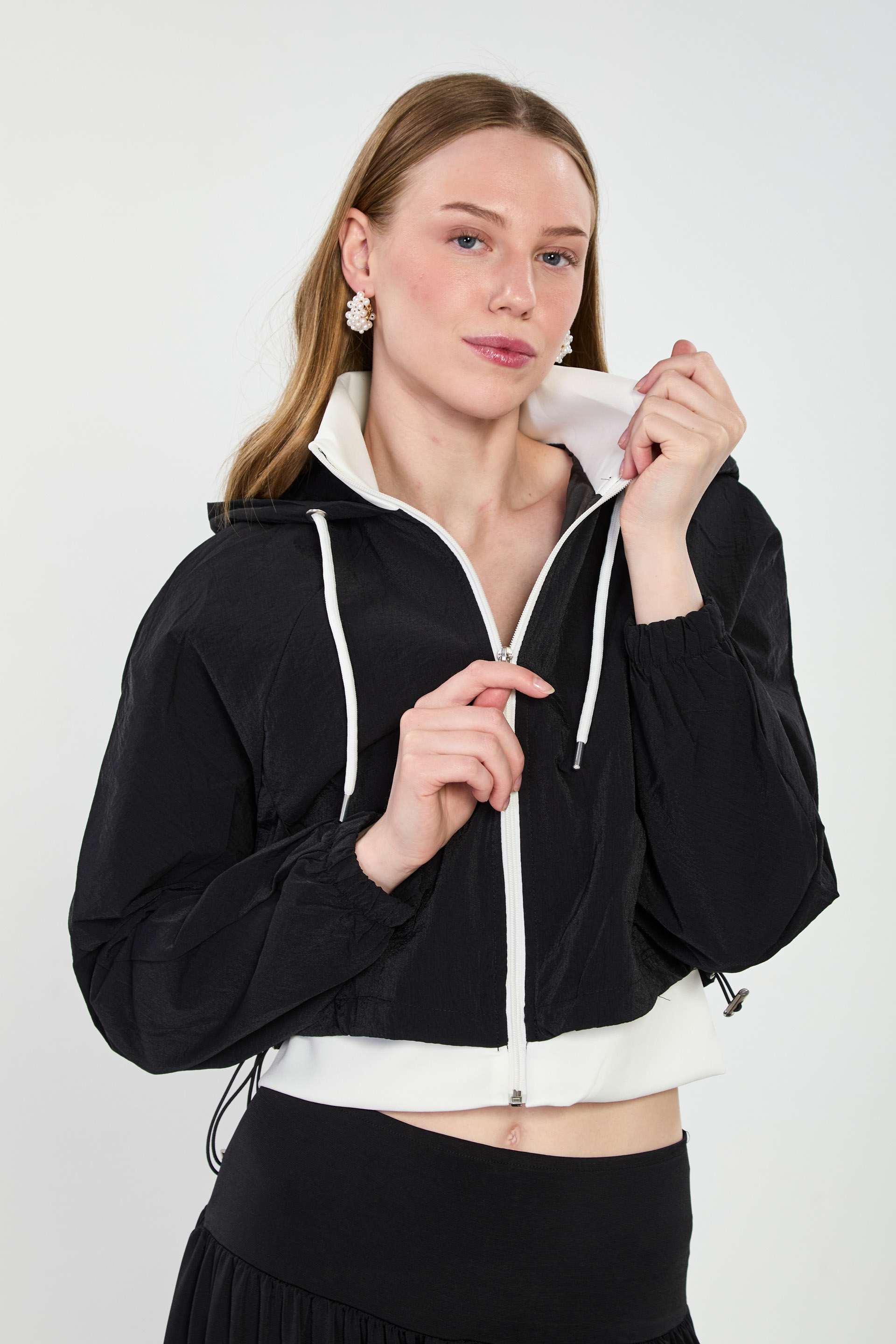 Kadın Kapüşonlu Garnili Fermuarlı Mont - Siyah