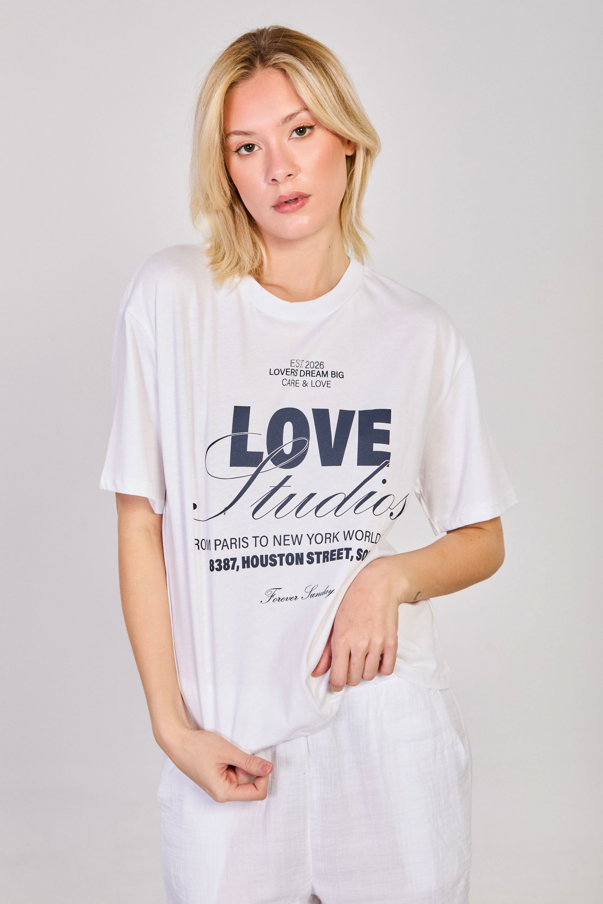 Kadın Bisiklet Yaka Love Studios Yazılı T-Shirt - Beyaz