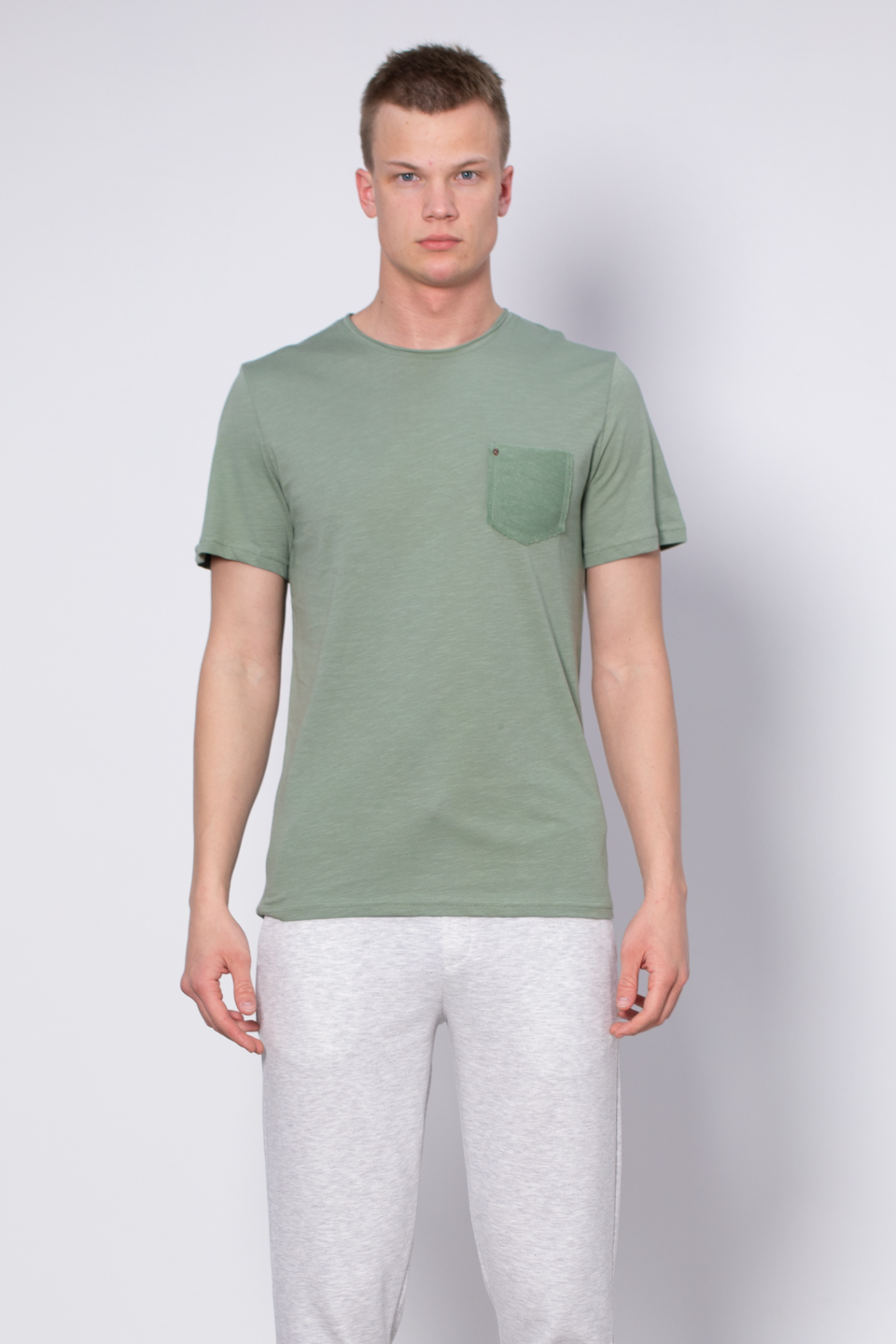 Göğüs cepli t-shirt-2000 Elma