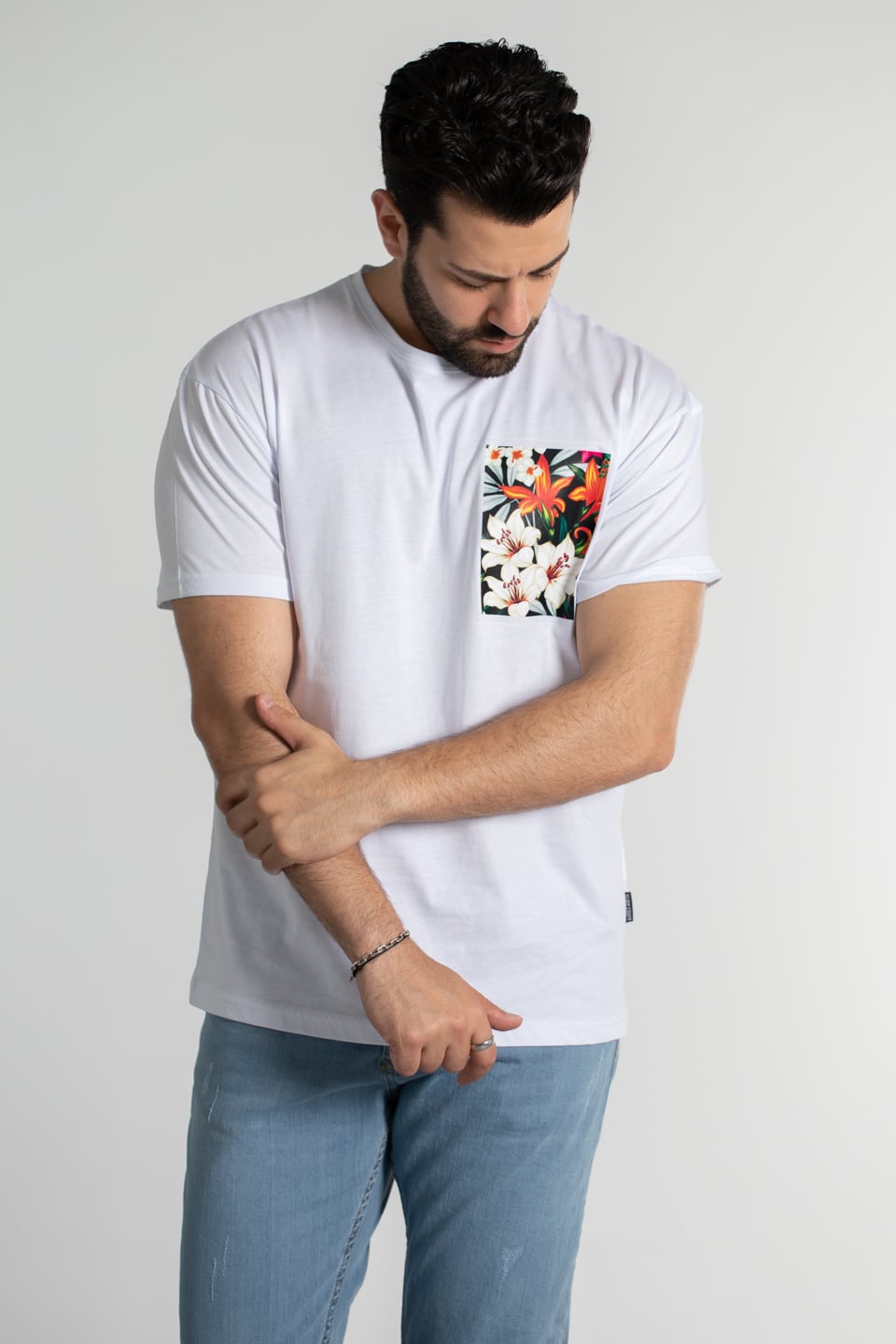 Göğüs çiçek baskılı oversize t-shirt-4460 Beyaz