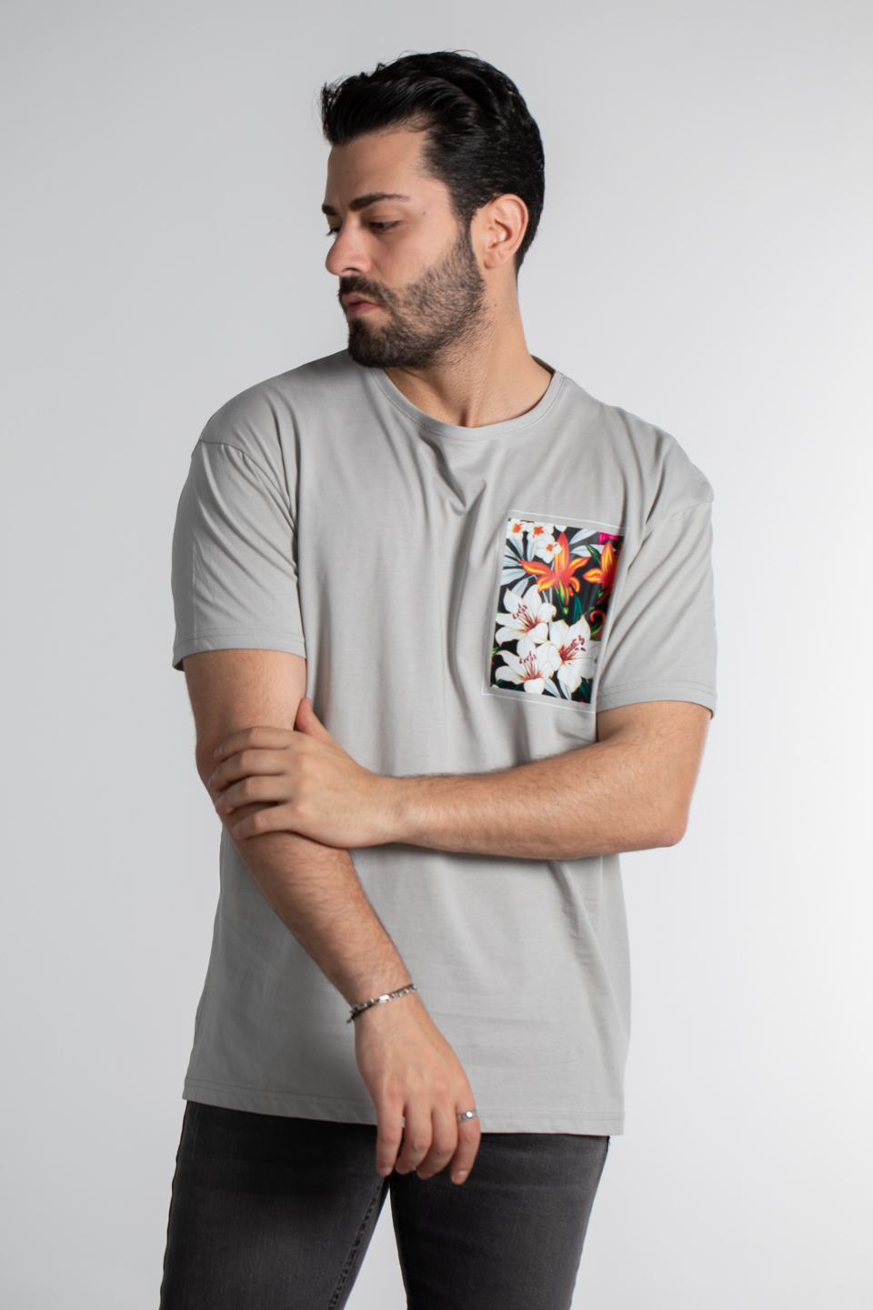 Göğüs çiçek baskılı oversize t-shirt-4460 B.Gri