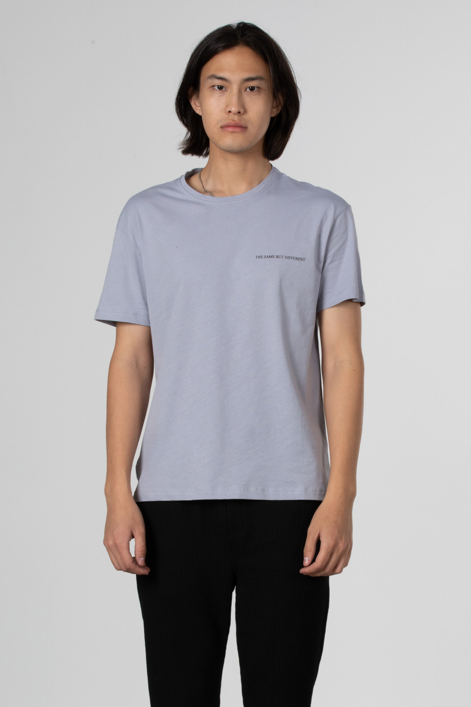 Göğüs yazılı arka baskılı t-shirt-1003 Boyalı Gri