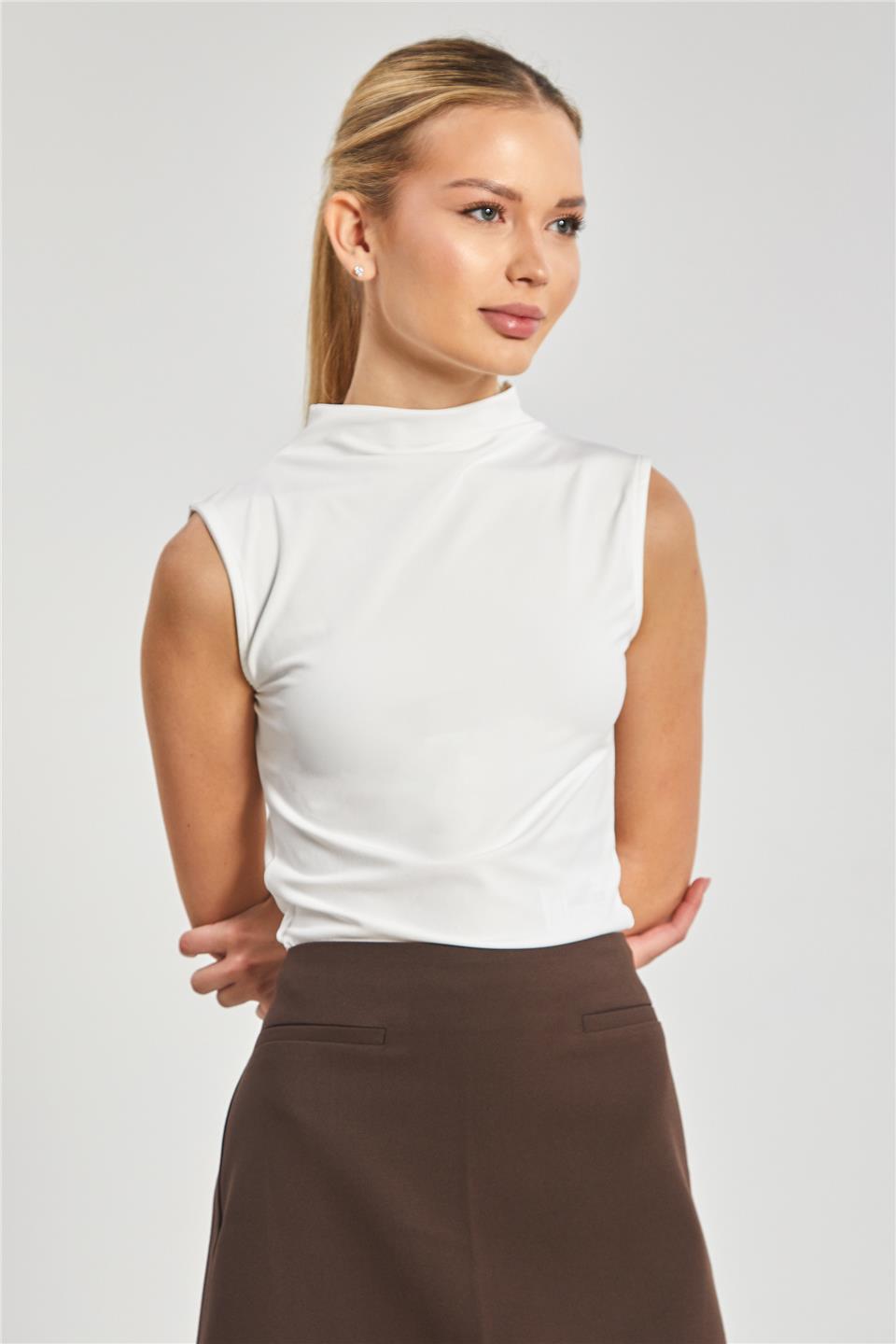 Kadın Dik Yaka Sıfır Kol Body - Ekru