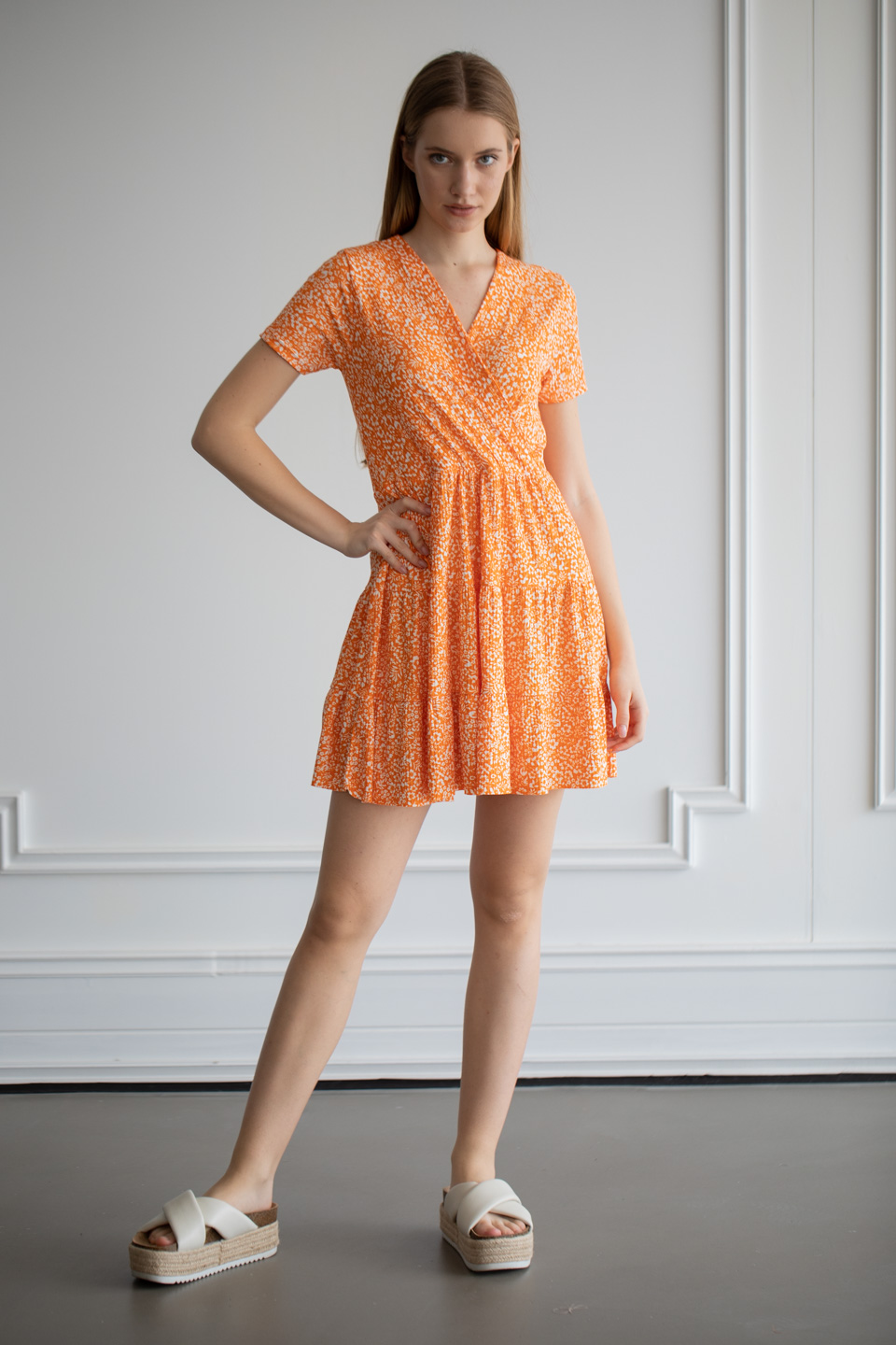 Kruvaze yaka mini elbise-4445 Oranj Çiçek