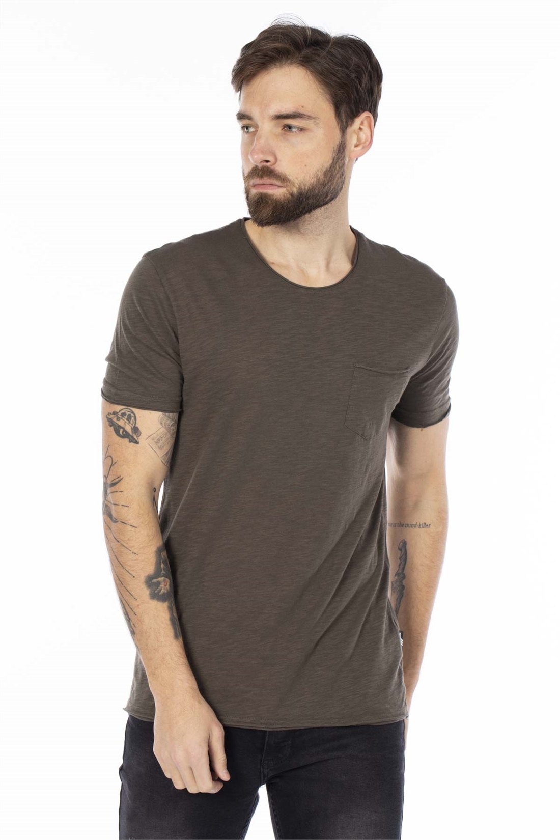 Pis Yaka Flamlı Tek Cepli Basic T-Shirt-Haki