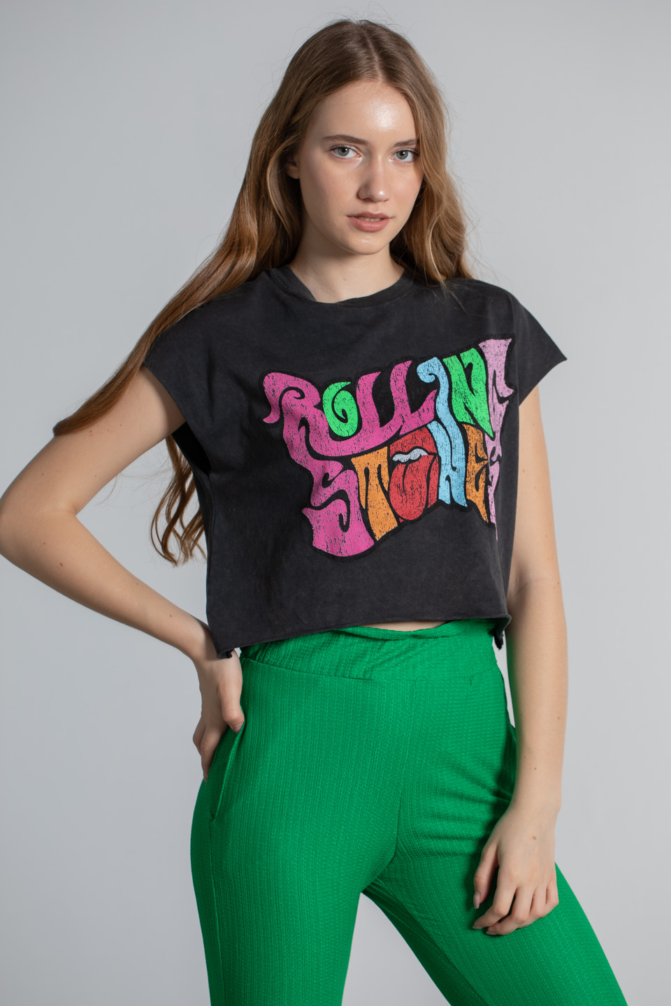 Renkli yazı baskılı crop t-shirt-3272 D.Gri