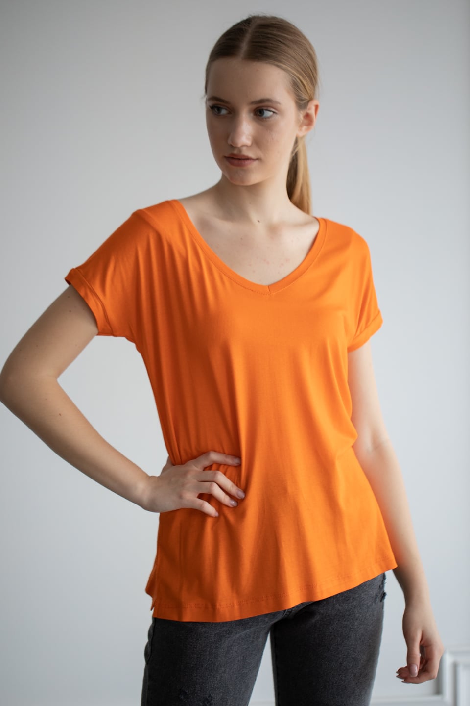 V yaka yırtmaçlı t-shirt-2000 Oranj