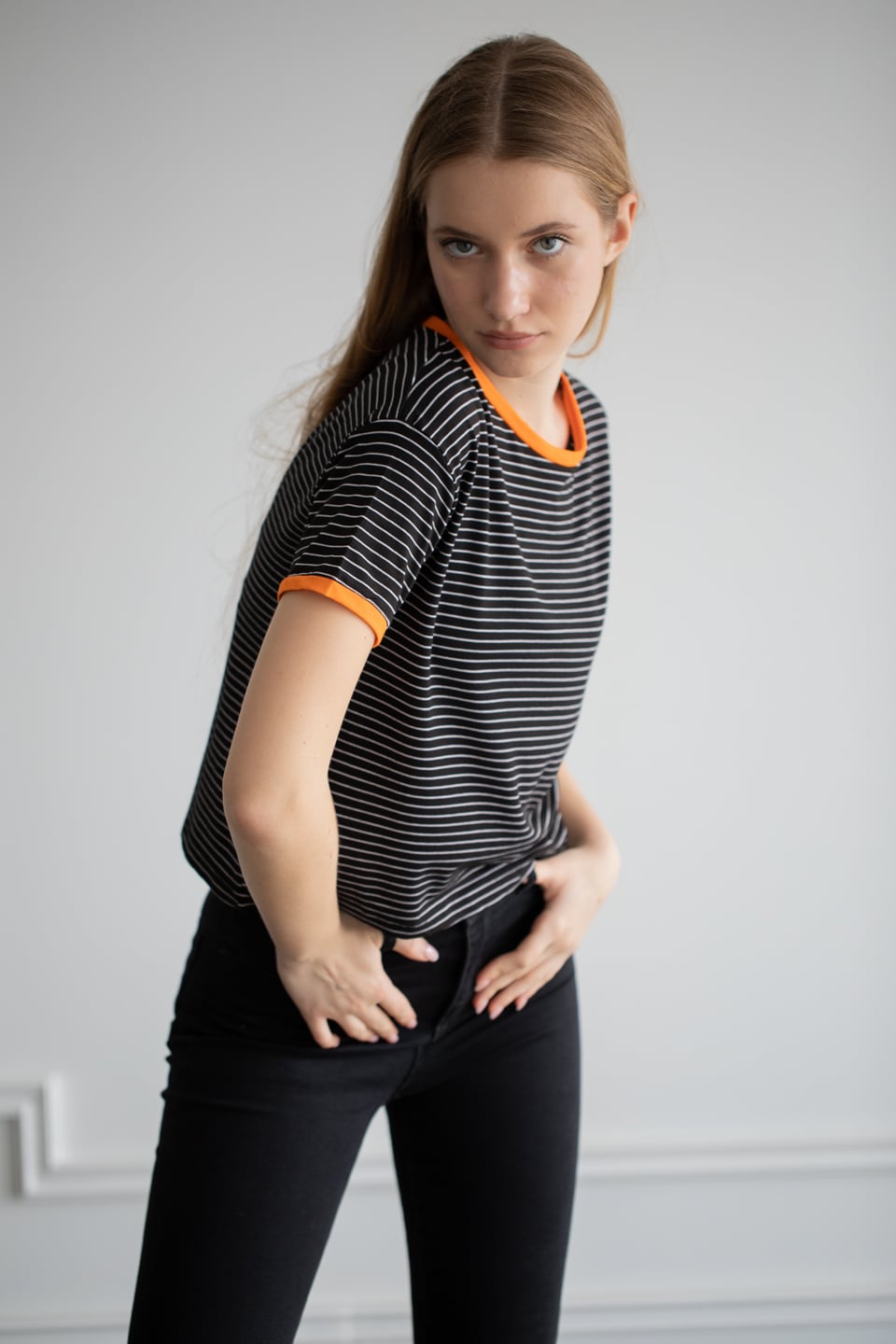 Yakası ve kol ribanası renkli çizgili t-shirt-6060 Oranj/Siyah