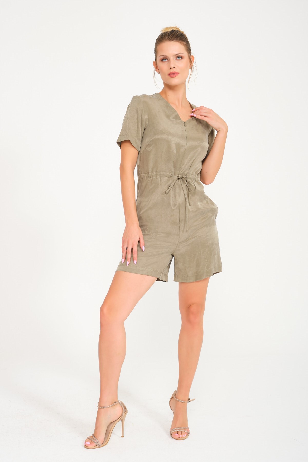 Haki Kemer Detaylı Şort Tulum