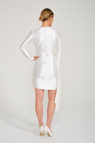 Beyaz Çarpraz Etek Detaylı Saten Mini elbise