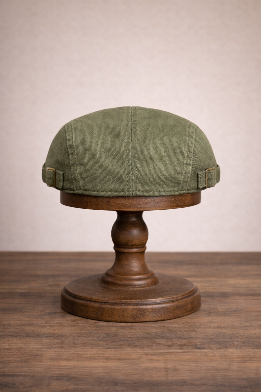 Clean Form Flat Cap – Haki Yeşil Tokalı Kasket