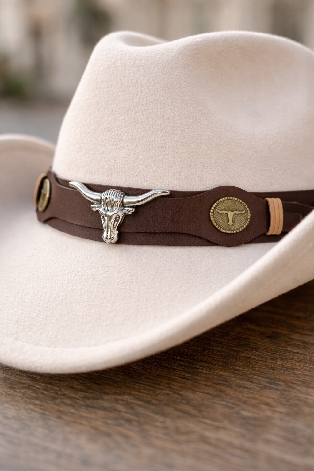 Deri Şeritli Boğa Figürlü Premium Festival Beach Rave Hat - Krem