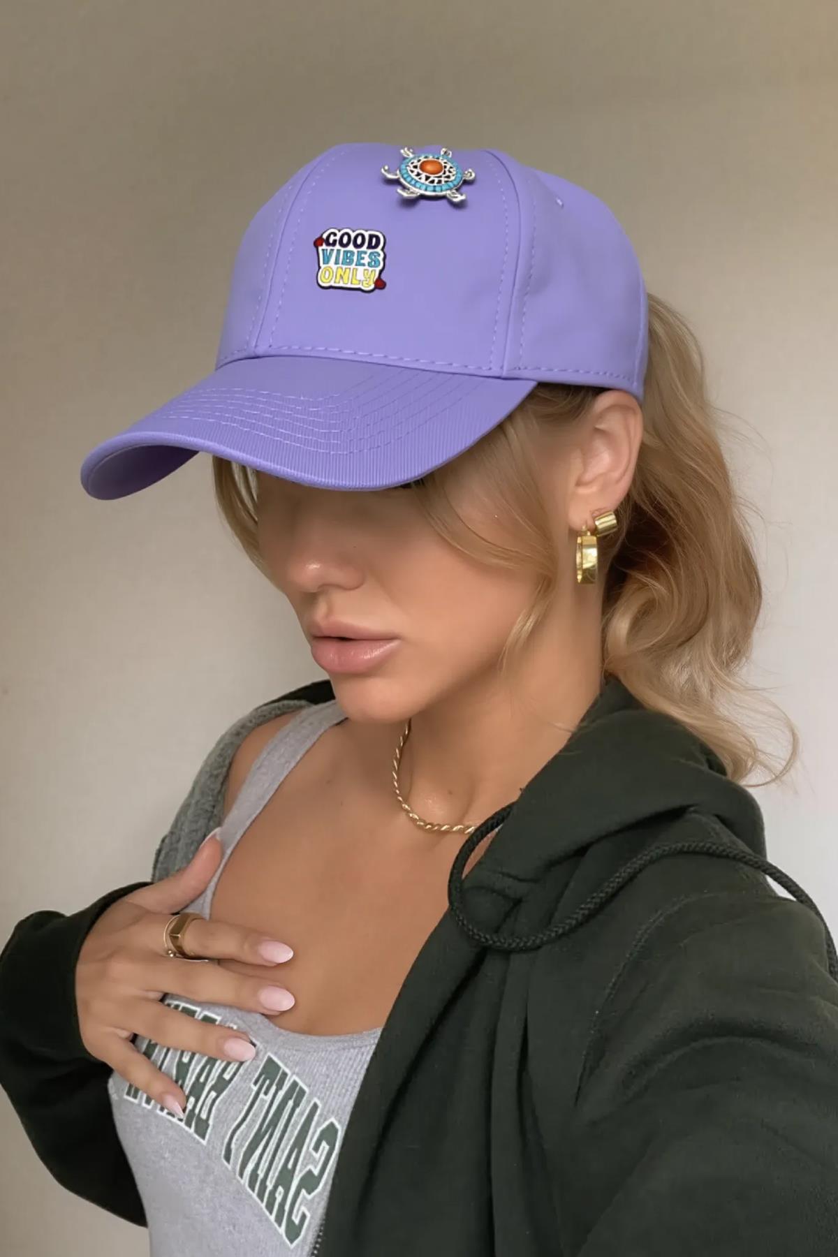 Pin Detaylı Lila Şapka - %100 Pamuk Snapback Cap