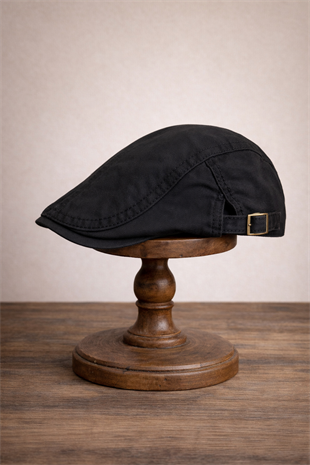Clean Form Flat Cap – Siyah Tokalı Kasket