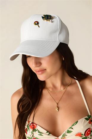 Pin Detaylı Beyaz Şapka - %100 Pamuk Snapback Cap