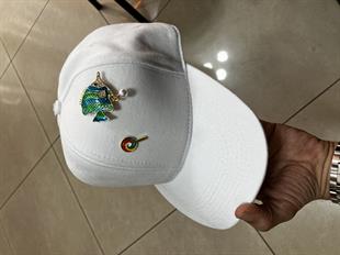 Pin Detaylı Beyaz Şapka - %100 Pamuk Snapback Cap