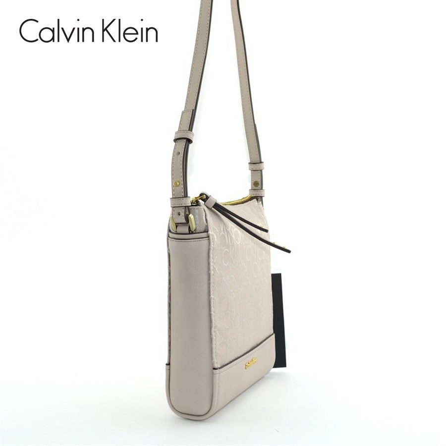 Calvin Klein BEJ Kadın Postacı Çantası K60K602525 069 MARIN4 LOGO FLAT  CROSSBODY CALVIN KLEIN MUSHROOM
