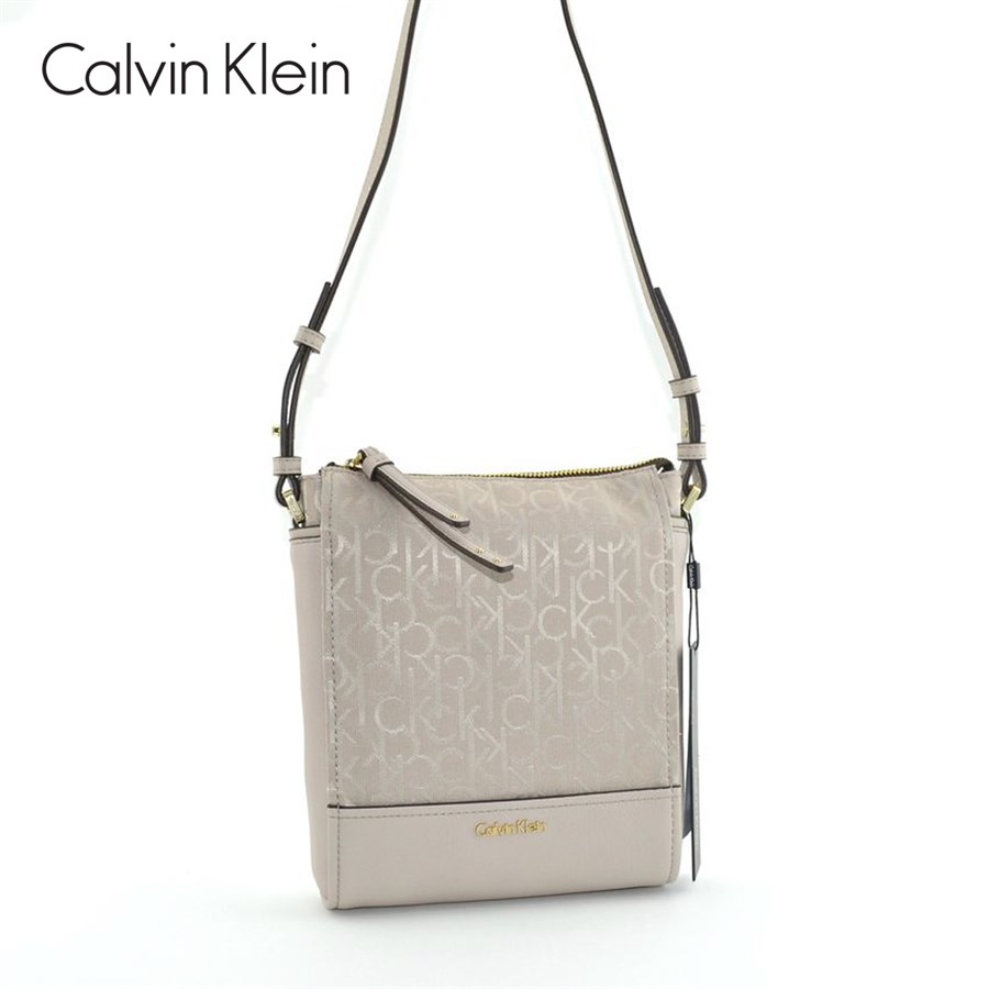 Calvin Klein BEJ Kadın Postacı Çantası K60K602525 069 MARIN4 LOGO FLAT  CROSSBODY CALVIN KLEIN MUSHROOM