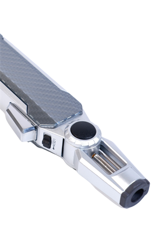 Parmida Tek Torch Pürmüz Oynar Başlıklı Karbon Desenli Gümüş Masa Tipi Metal Puro Çakmağı