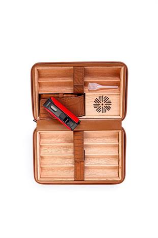 PQ Dahili Çakmaklı Açık Kahverengi Deri Puro Taşıma Çantası