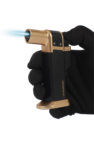 Conquistador Tek Torch Pürmüz Gold Siyah Masa Tipi Plastik Puro Çakmağı