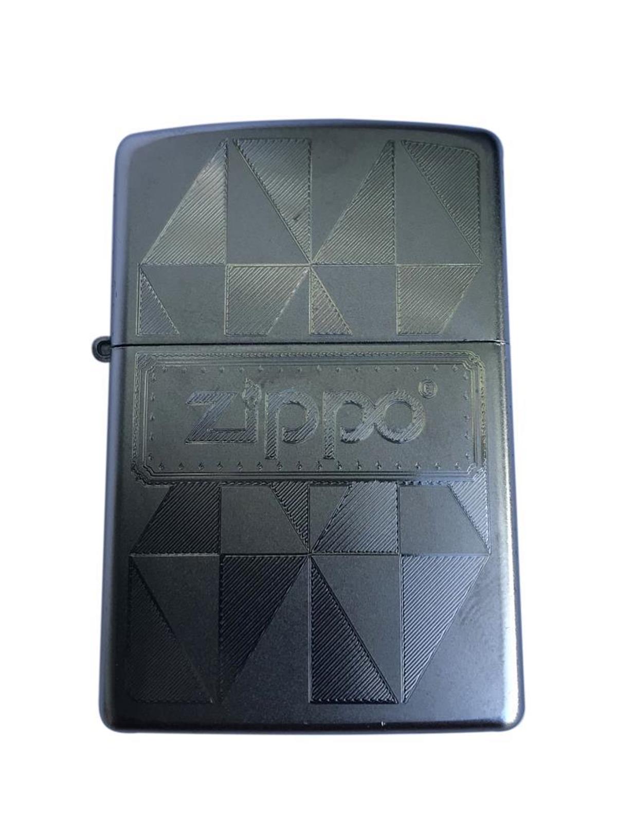 TR2083,Zippo Çakmak 205-048639
