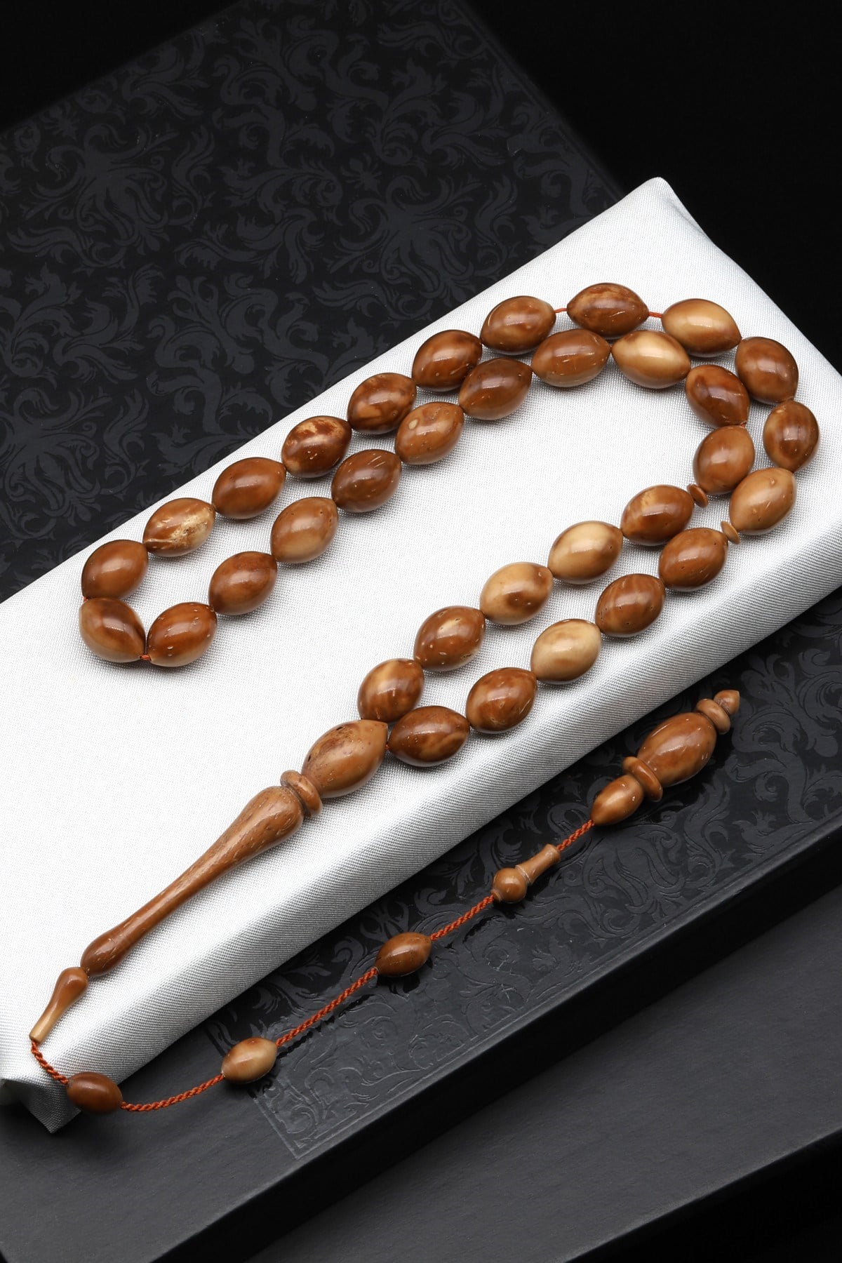 Usta İşçilikli Kuka Ağacı Tesbih 9 x 13 mm Beyzi Kesim - T-1801