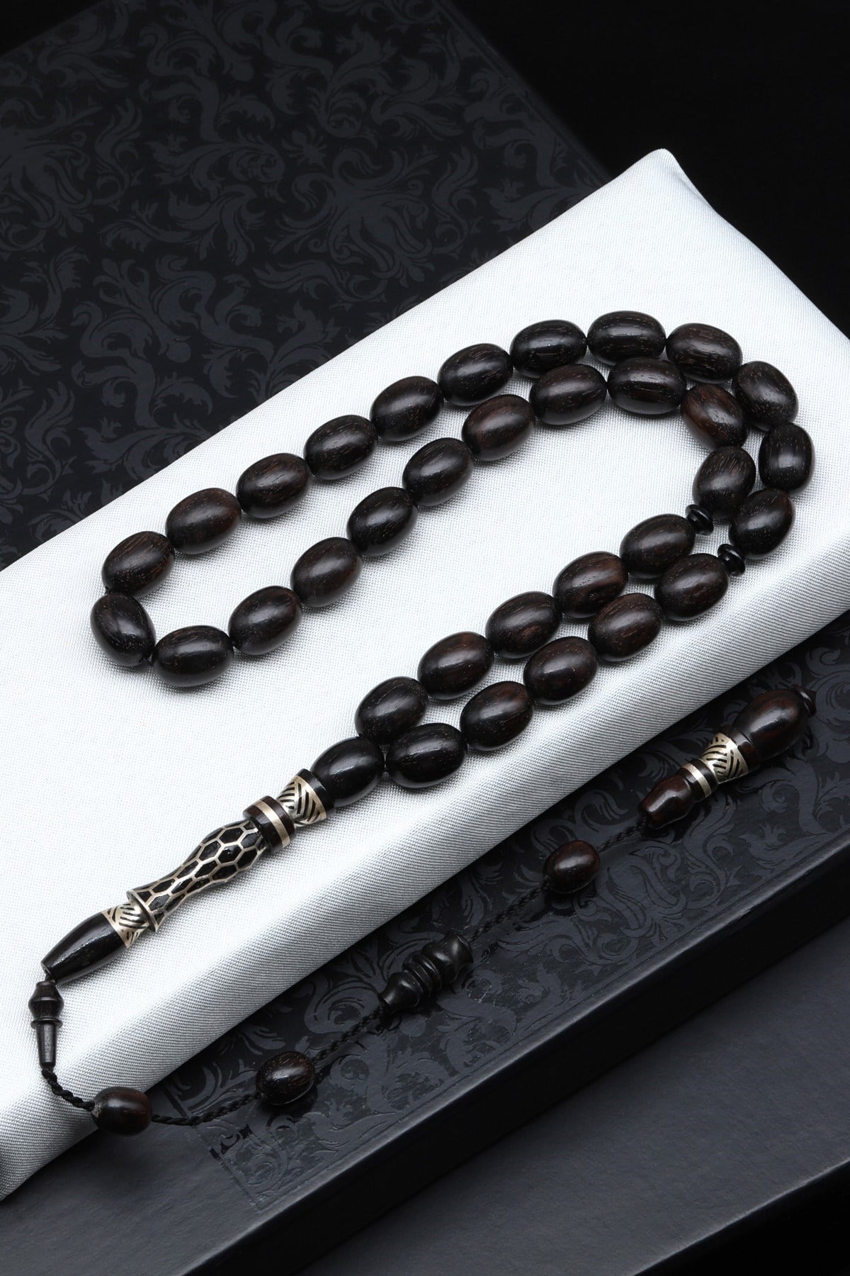 İşlemeli Kuka Ağacı Tesbih 8 x 11 mm Beyzi Kesim - T-1908