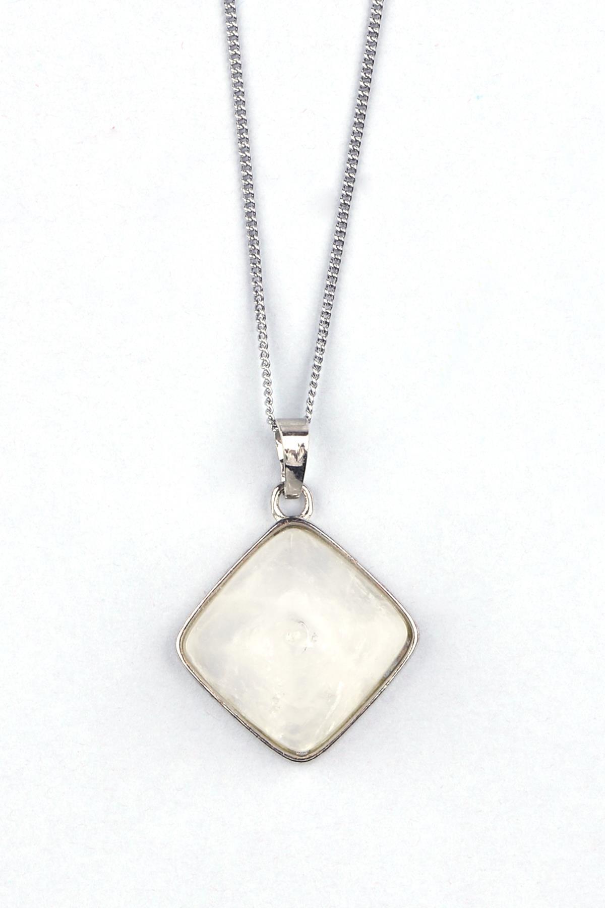 Kristal Kuvars Doğal Taş Piramit Model Kolye