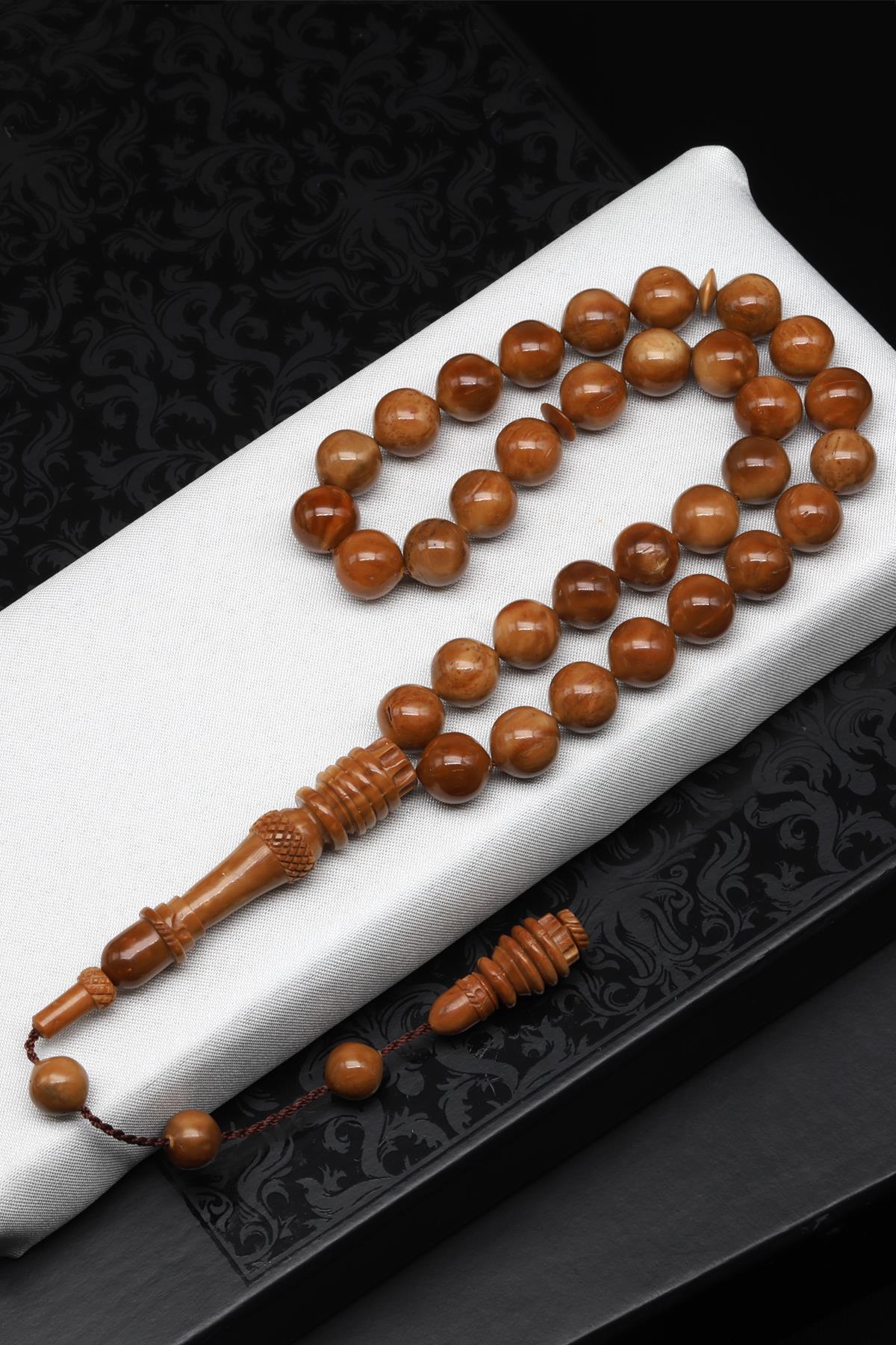 Usta İşçilikli İmame Oymalı Kuka Ağacı Tesbih 10 mm Küre Kesim