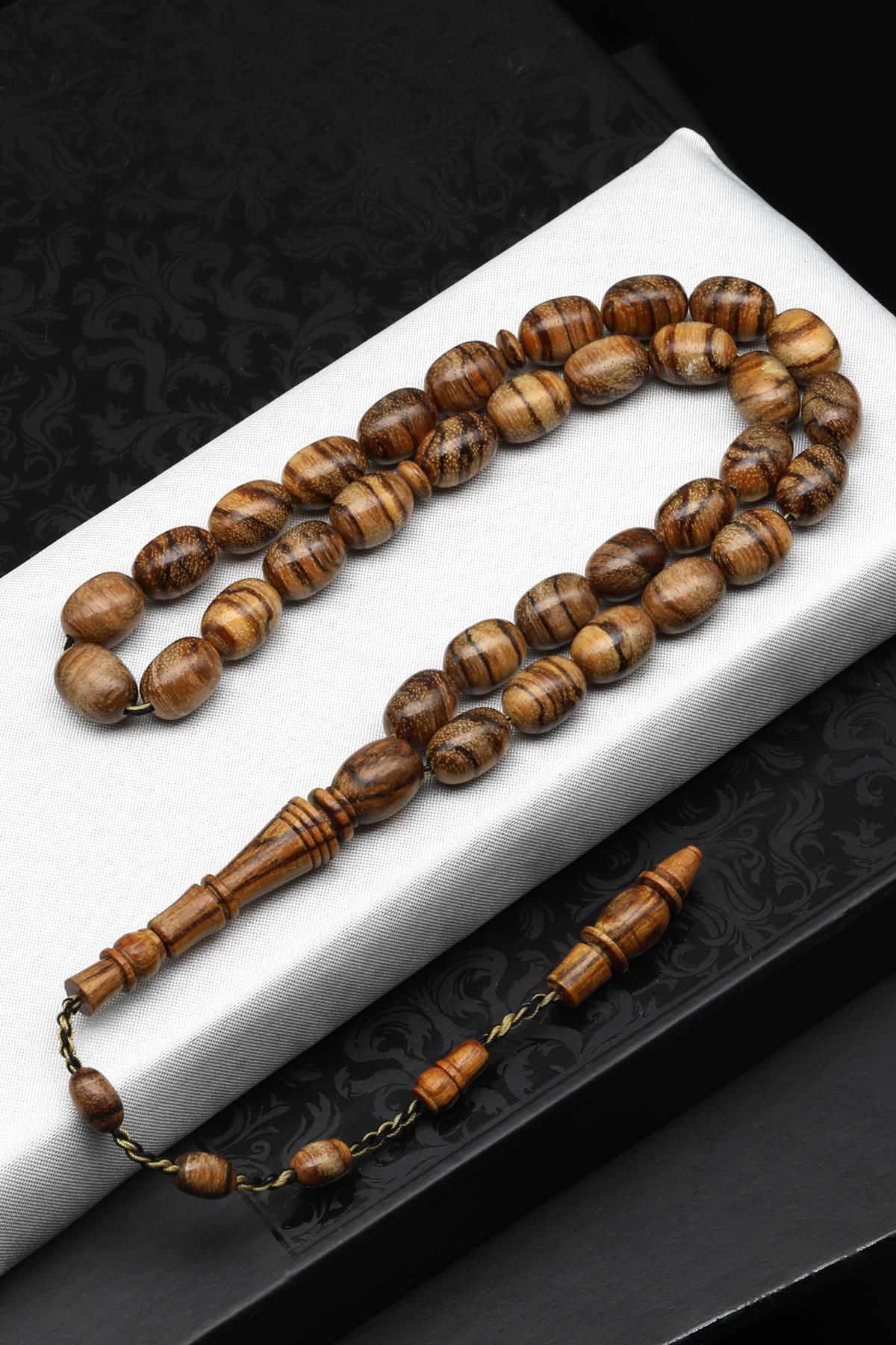 Usta İşçilikli Öd Ağacı Tesbih 8 x 11 mm Badem Kesim