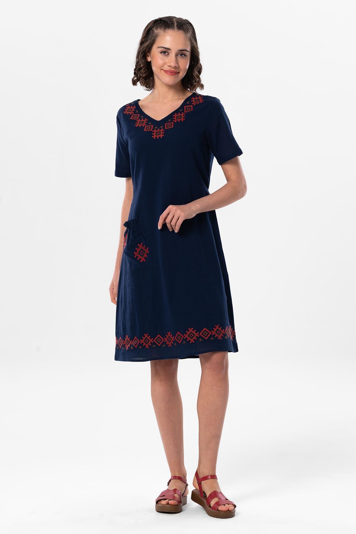 Kolsuz Şile Bezi Kruvaze Yaka Nakışlı Tülin Midi Boy Yazlık Otantik Elbise Lacivert Lcvt