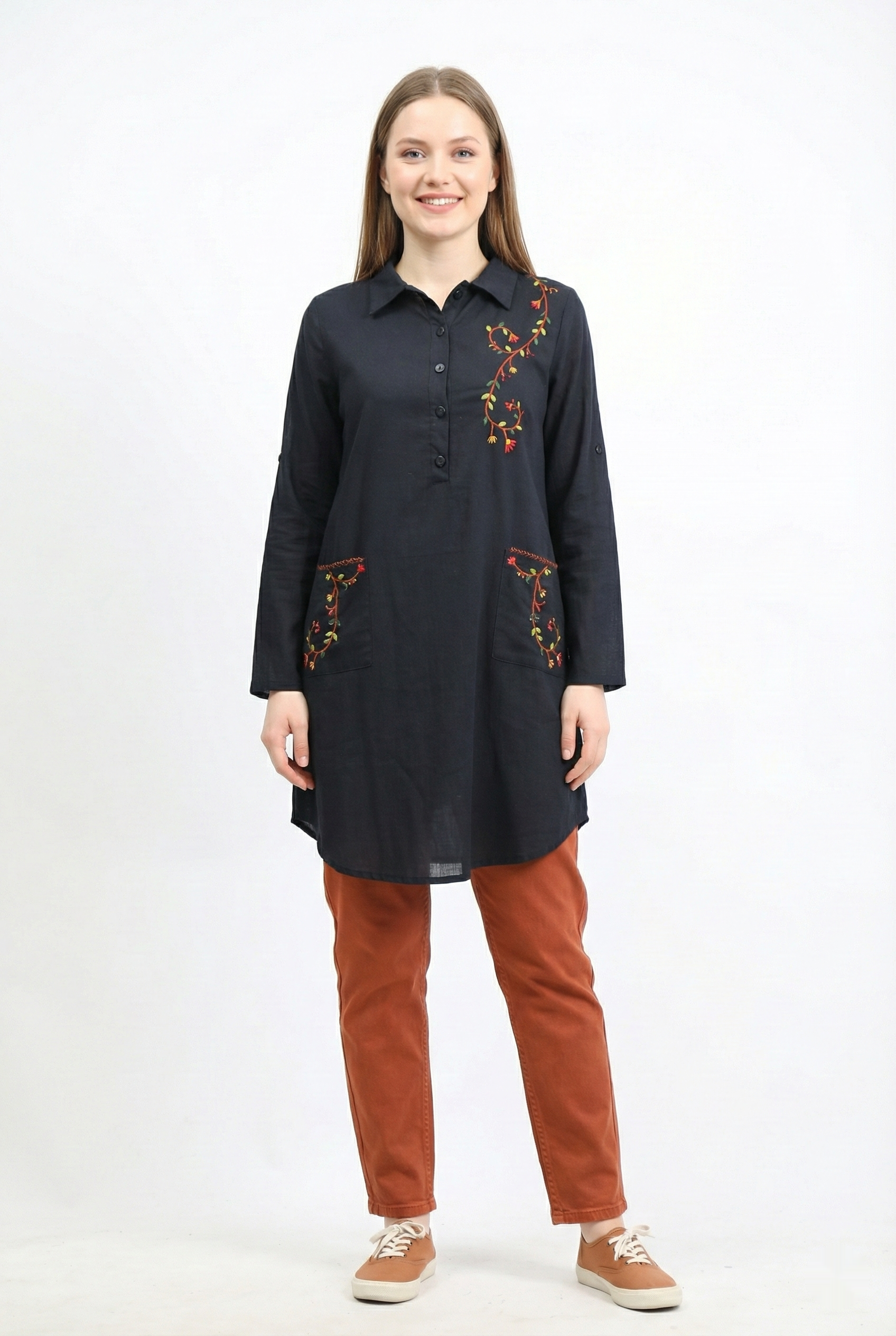 Uzun Kol Sevim Düğmeli Klasik Yaka Çift Cepli Şile Bezi Nakışlı Tunik Siyah Syh