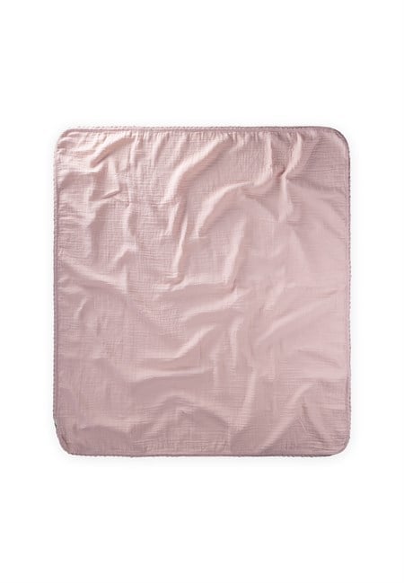 Çiftkat Ponpon Şeritli Müslin Bebek Battaniyesi100X100 cm +/- 3 cm Pudra Pembe