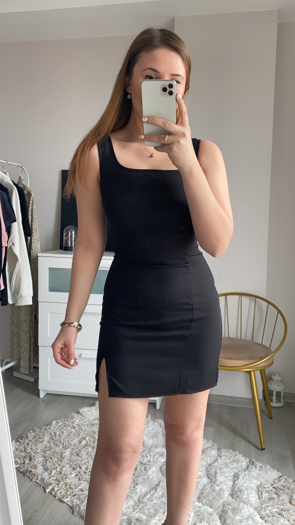 Siyah Mini Yırtmaçlı Elbise