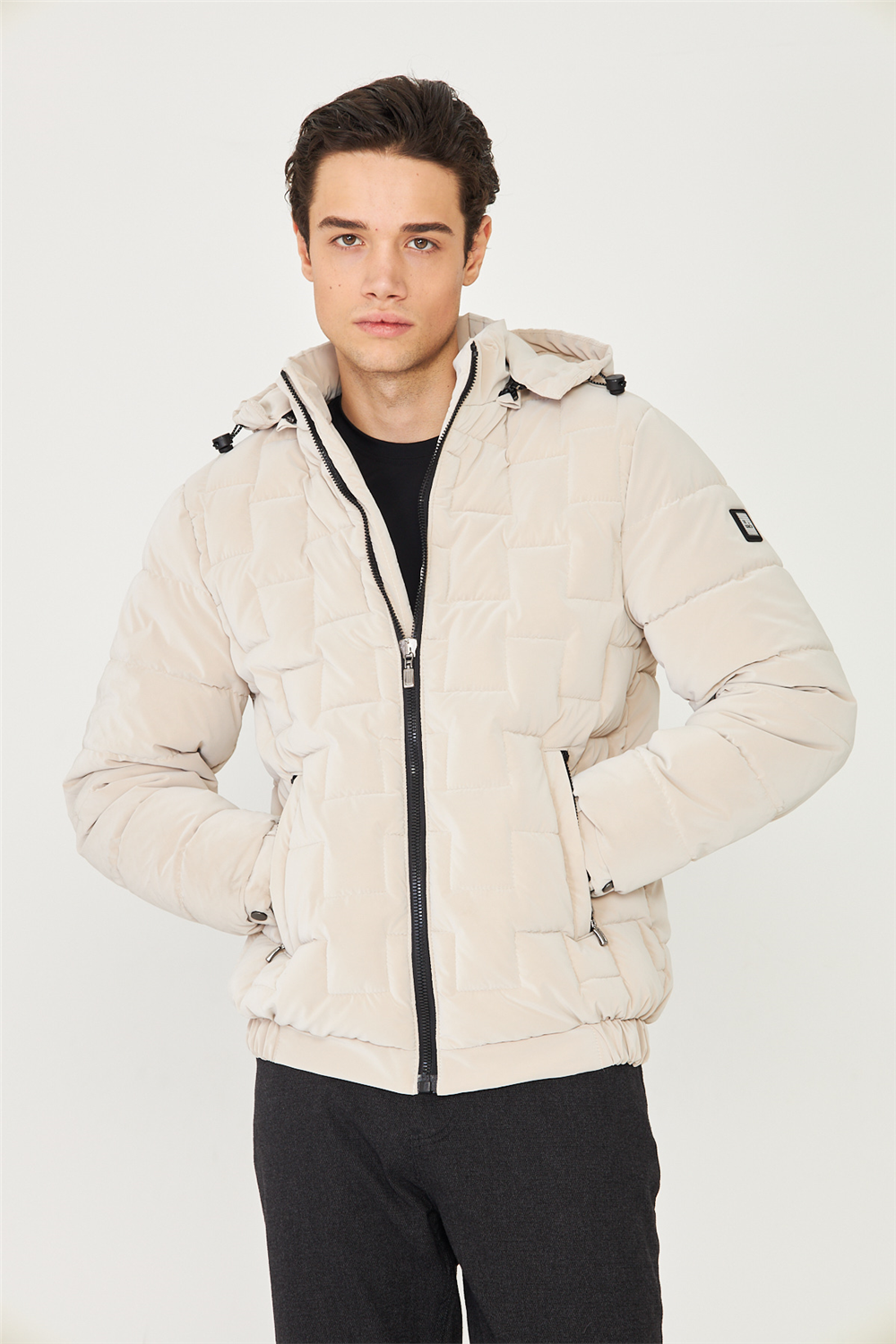 Bej Kapüşonlu Termal Isı Yalıtımlı Şişme Mont