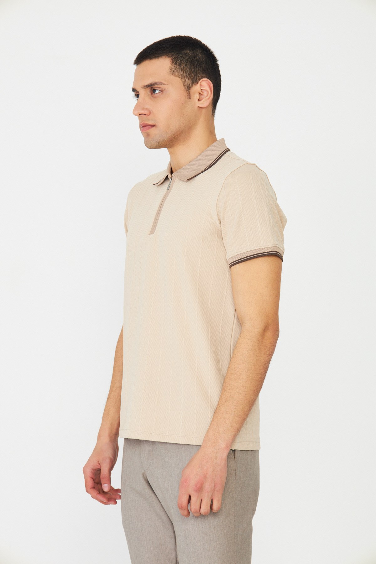 Bej Modern Kesim Fermuarlı Polo Yaka Erkek T-Shirt